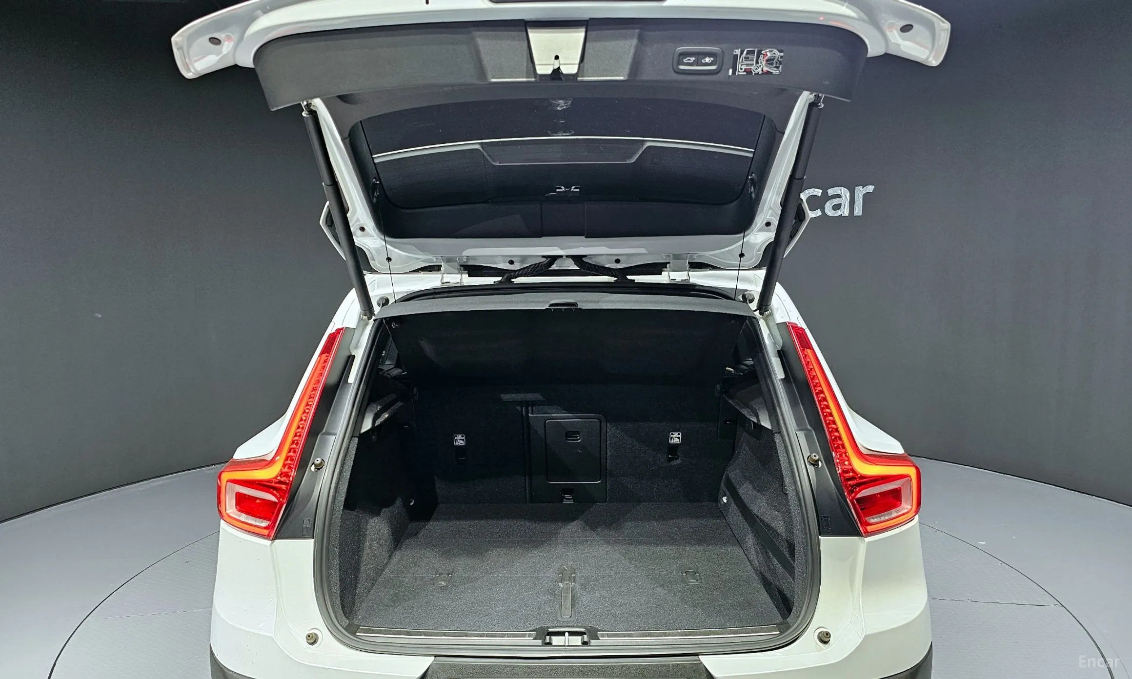 Volvo XC40 превью 20