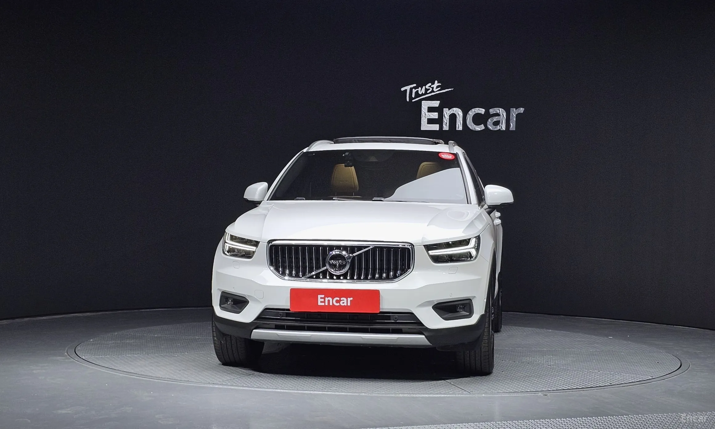 Volvo XC40 превью 3