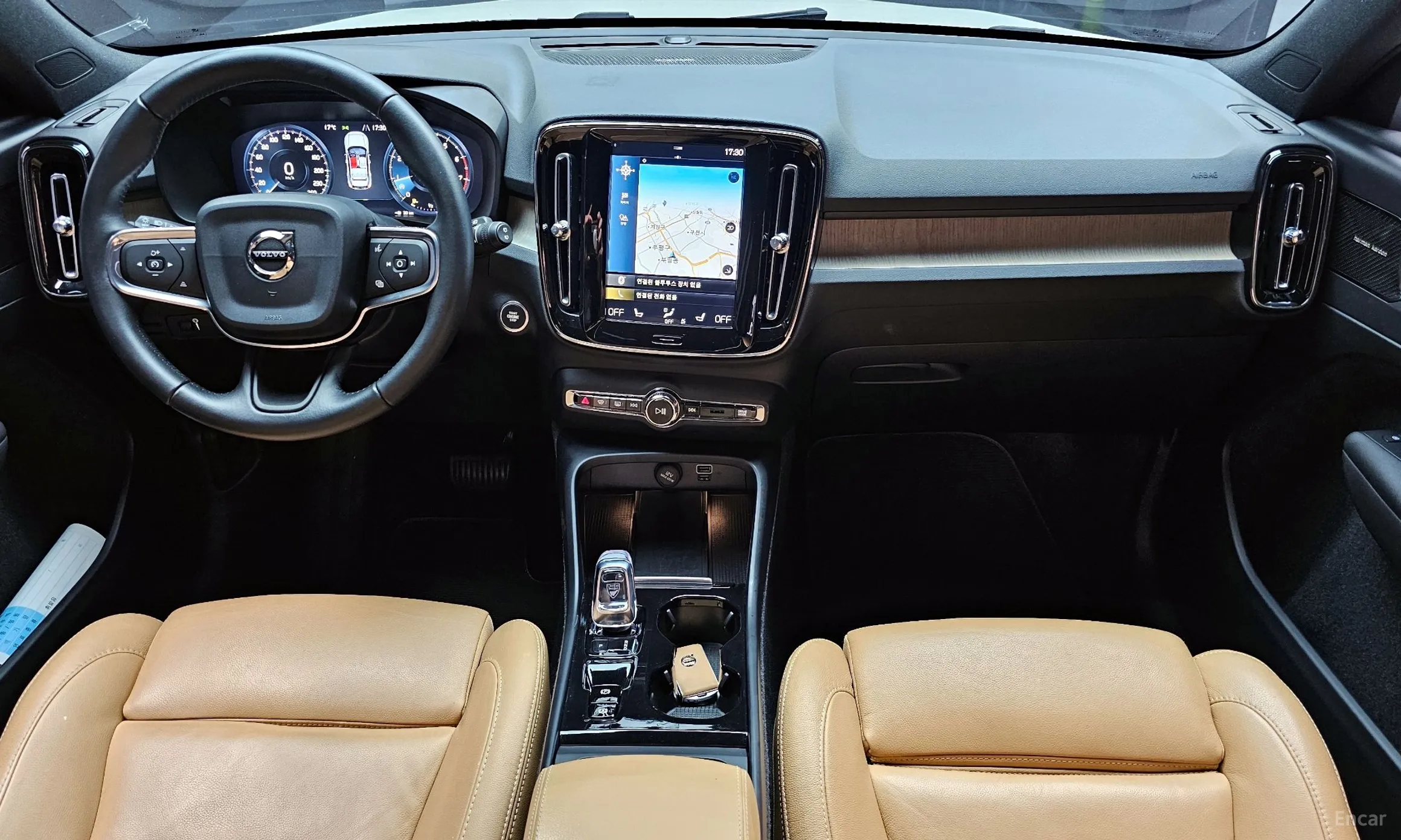 Volvo XC40 превью 7
