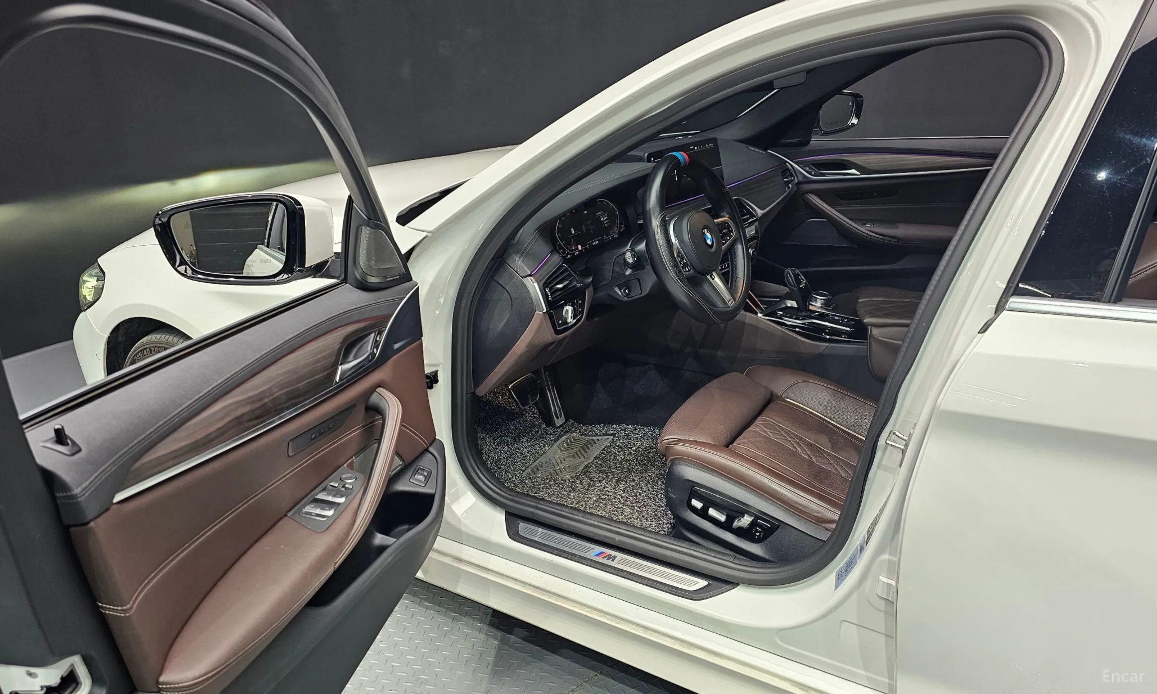 BMW 5 Series (G30) превью 10