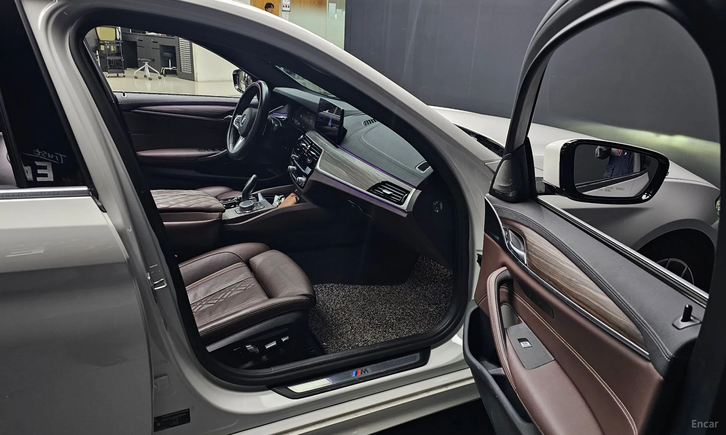 BMW 5 Series (G30) превью 11