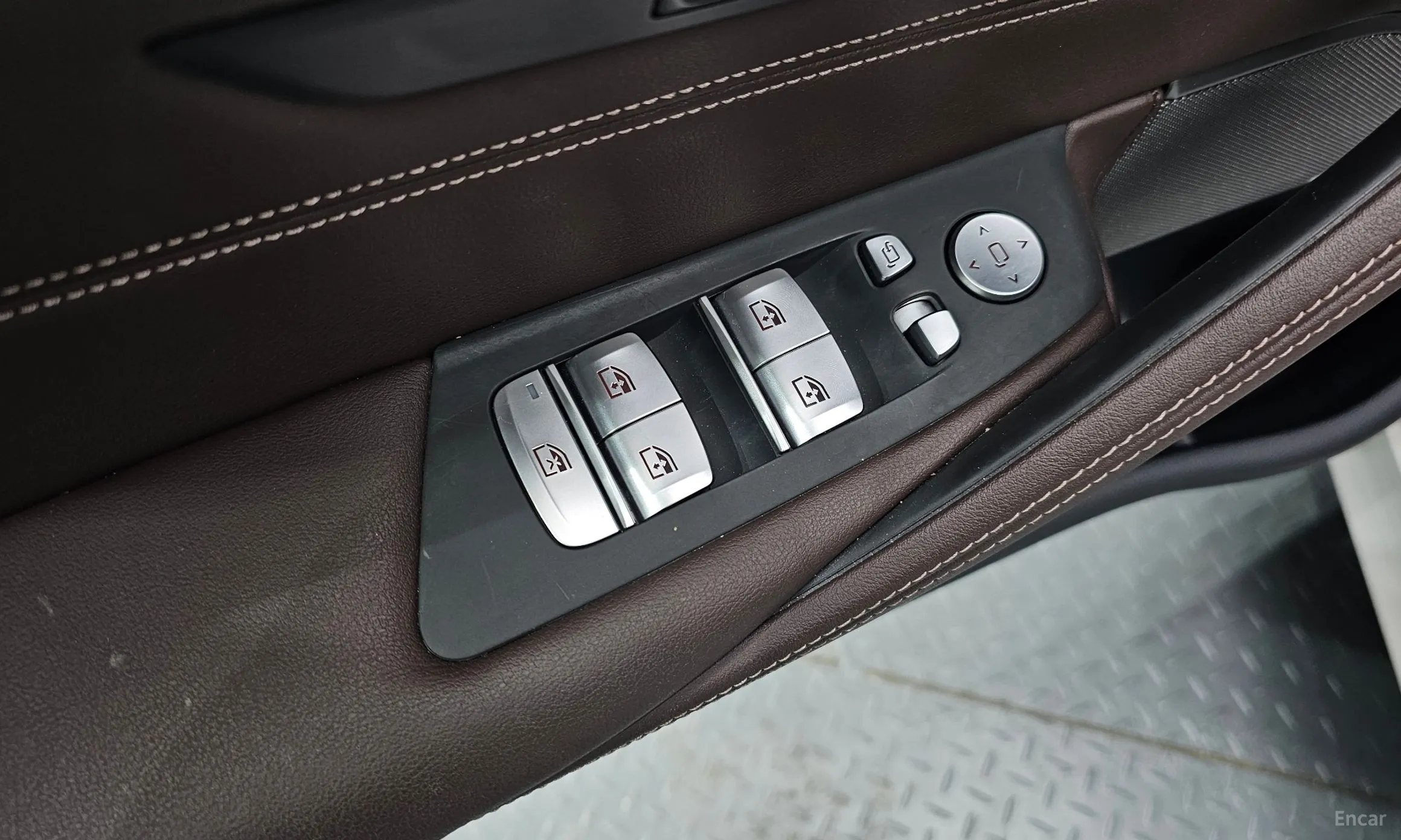 BMW 5 Series (G30) превью 18