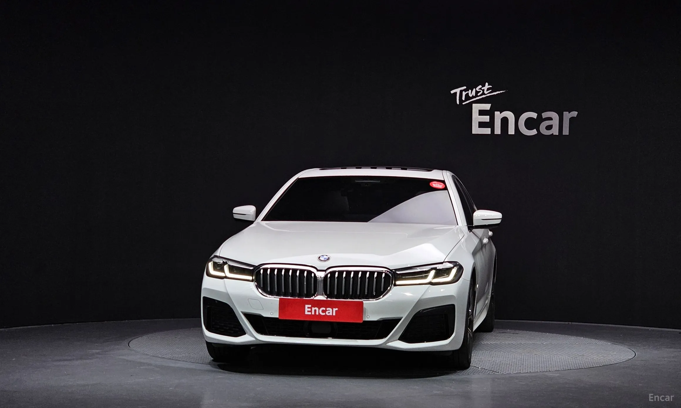 BMW 5 Series (G30) превью 3