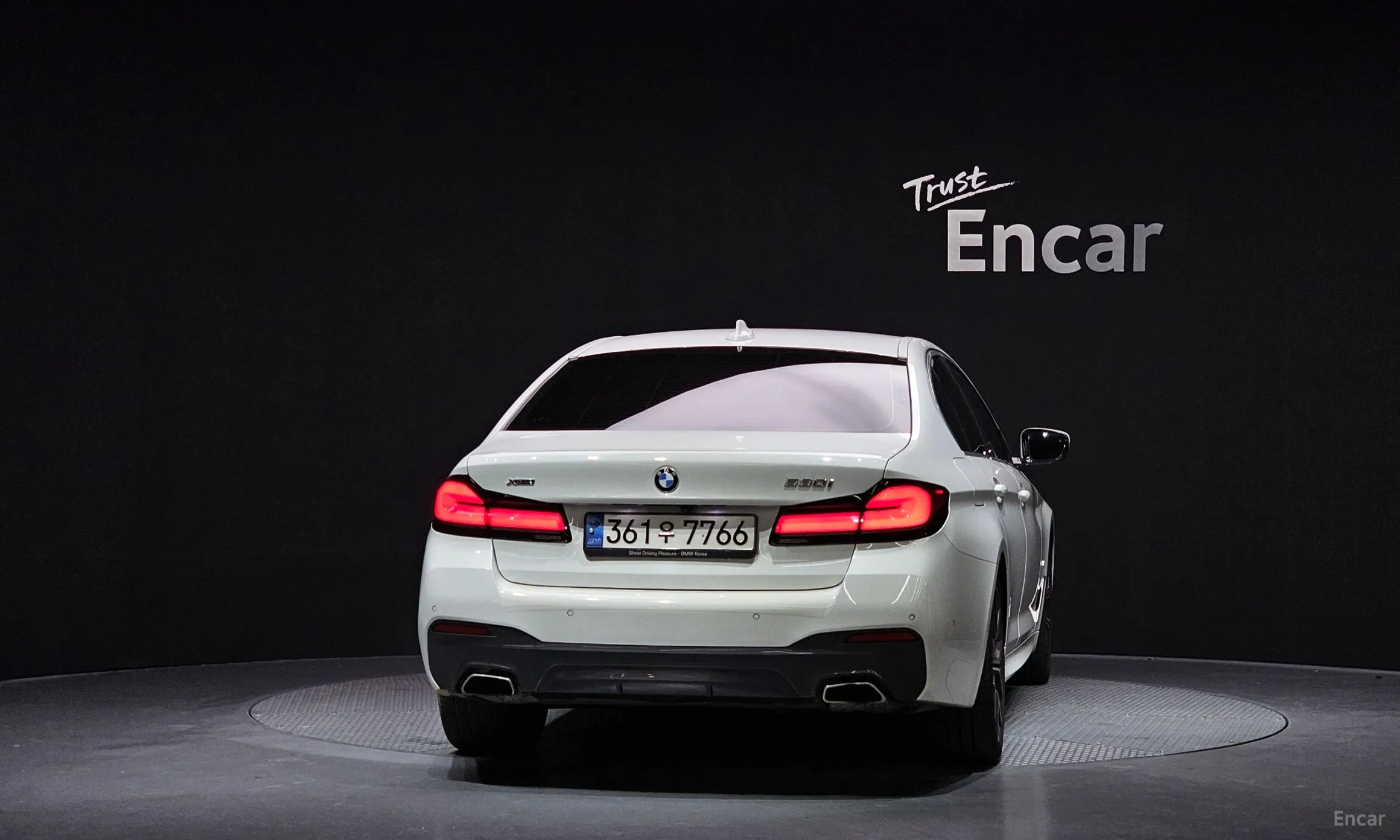 BMW 5 Series (G30) превью 4