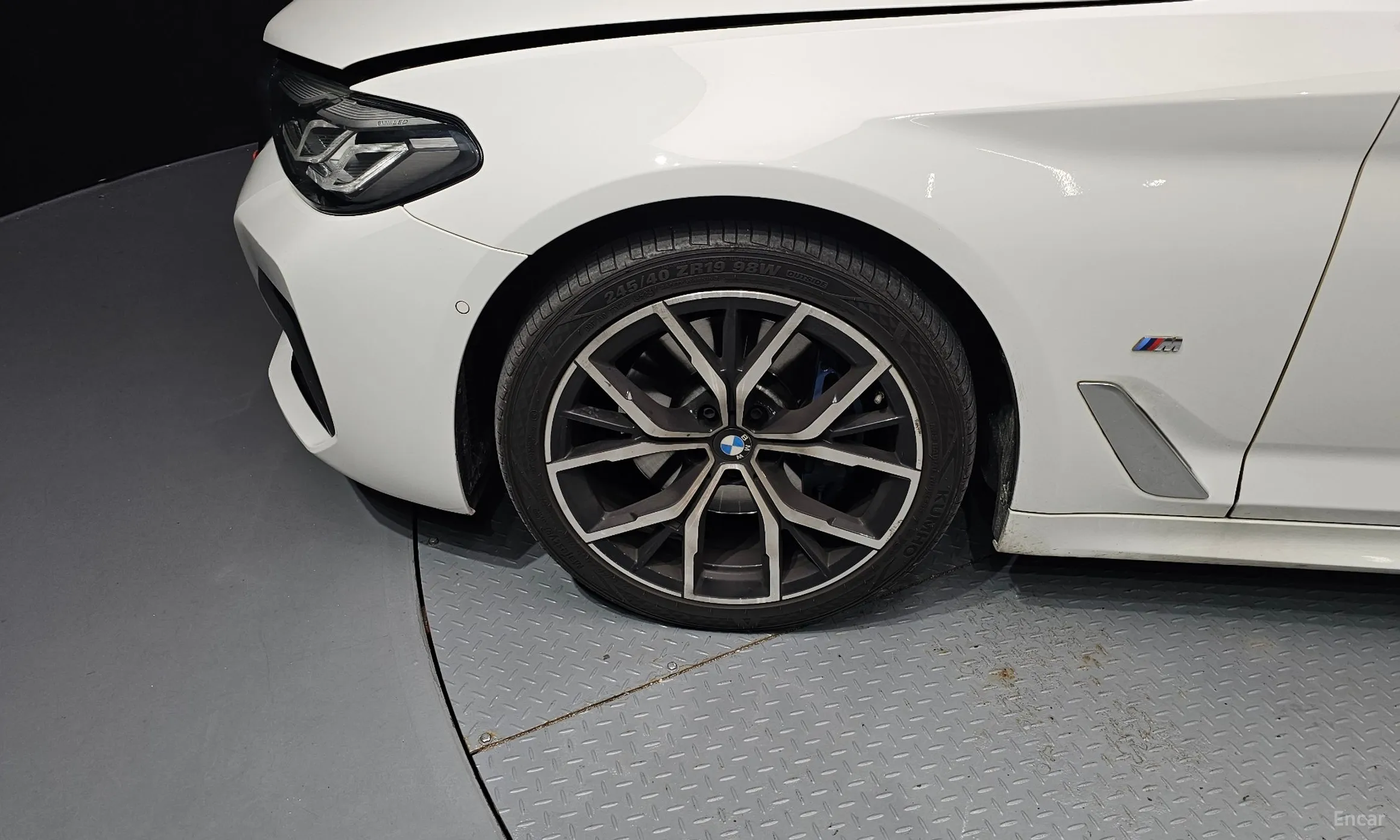 BMW 5 Series (G30) превью 5