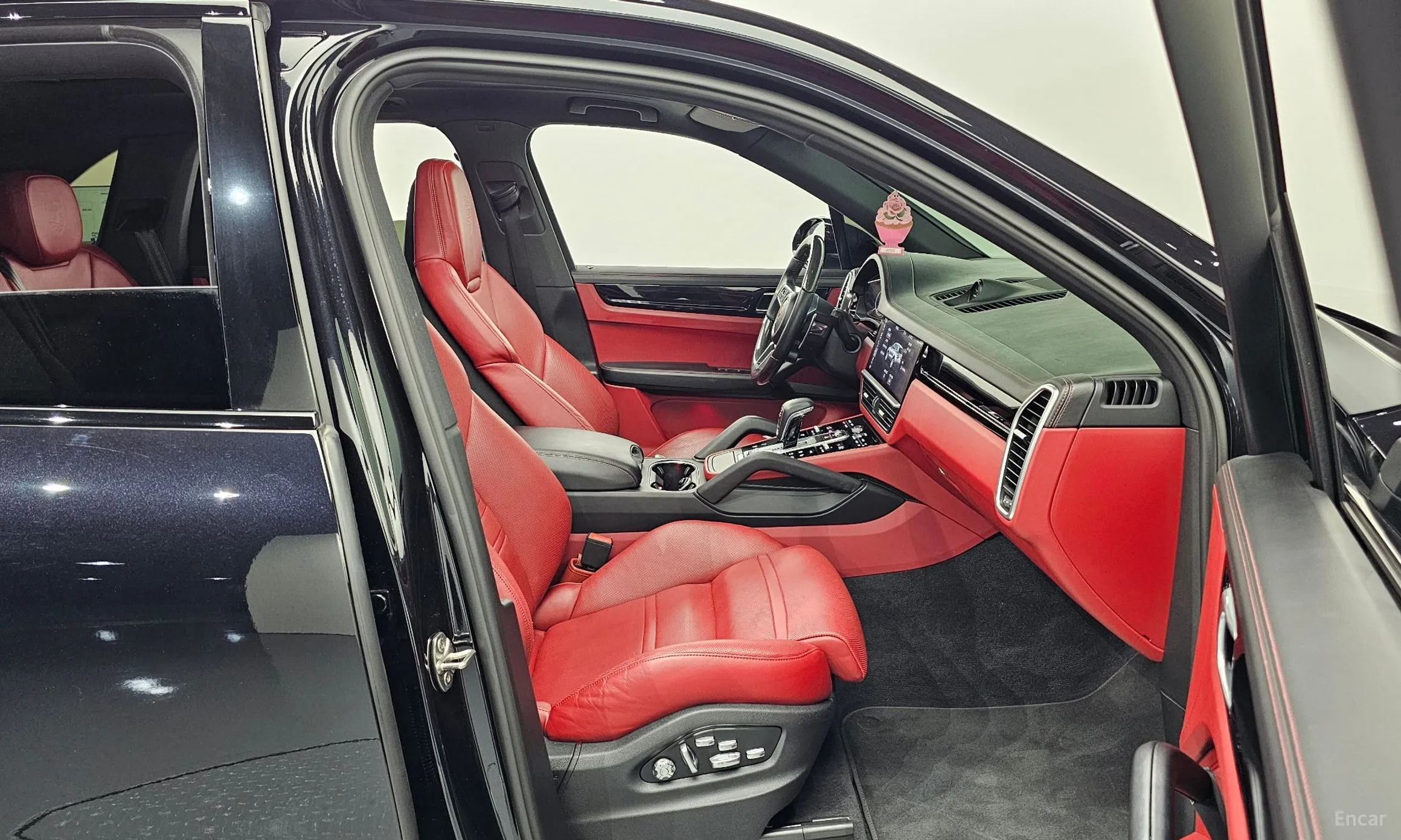 Porsche Cayenne (PO536) превью 10