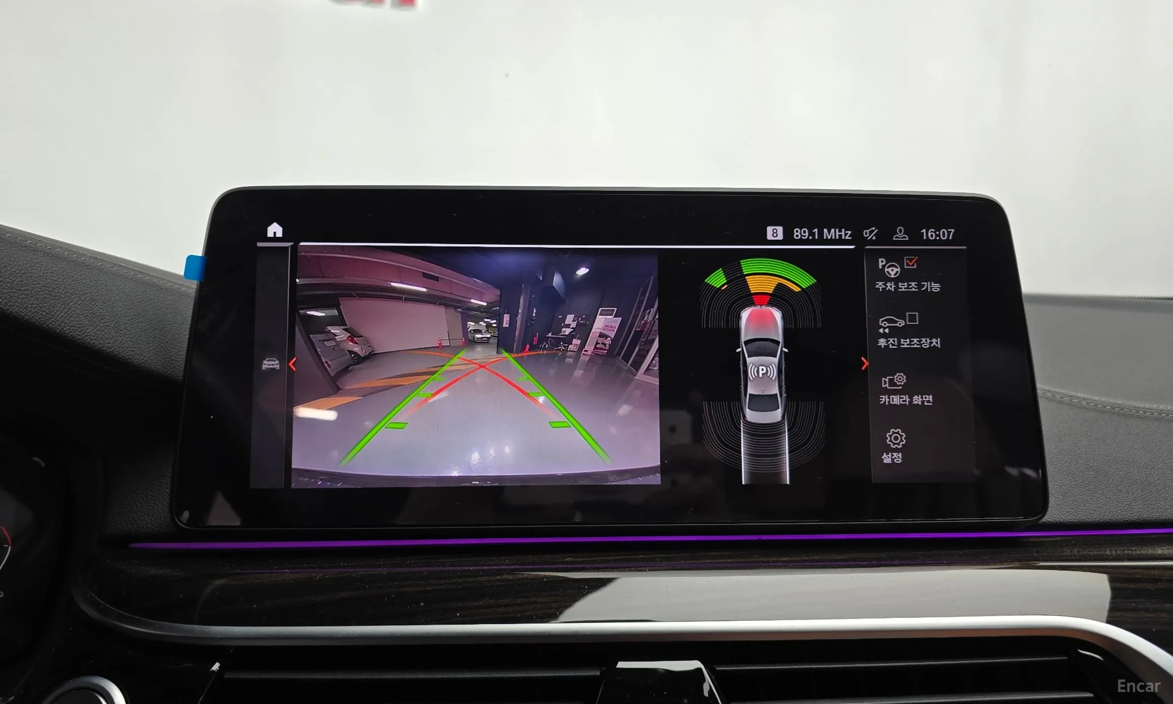 BMW 5 Series (G30) превью 15