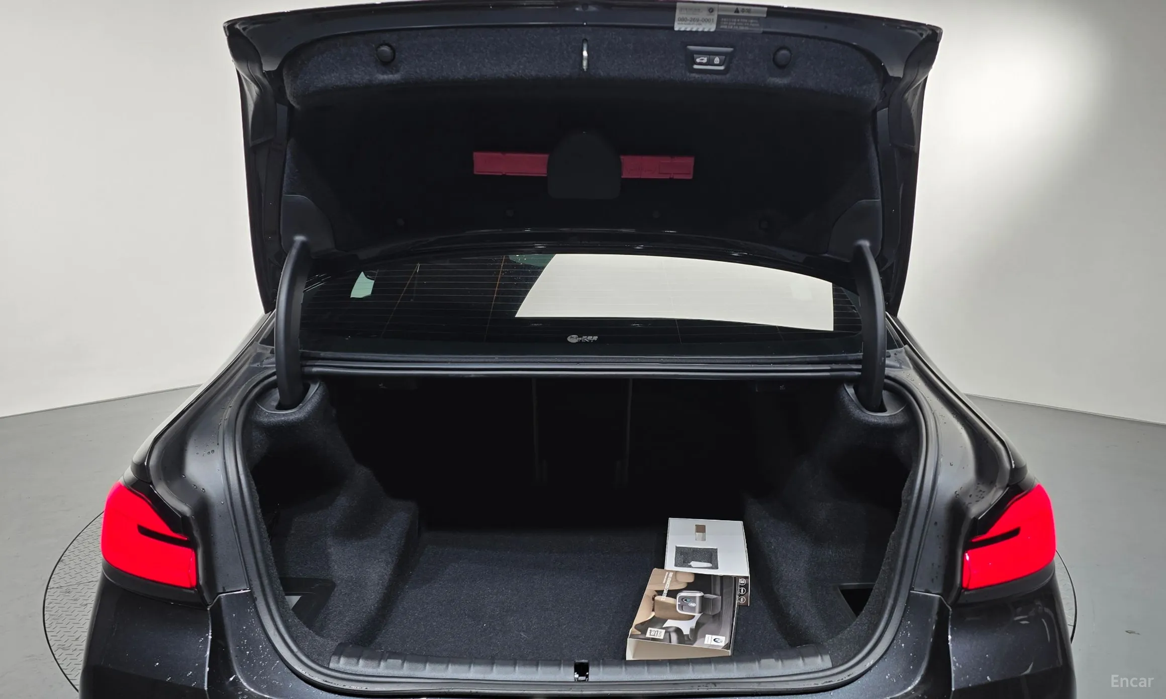 BMW 5 Series (G30) превью 20