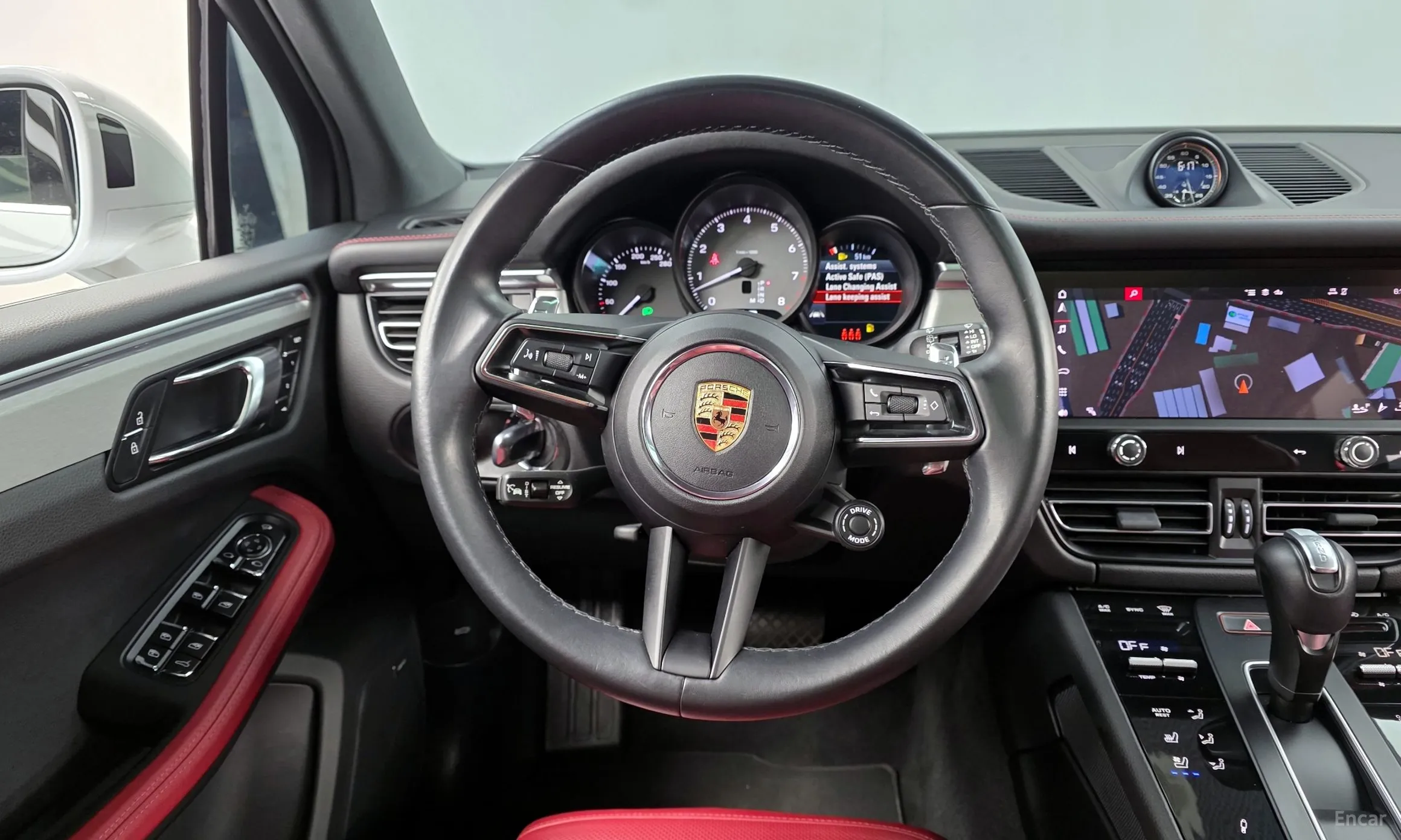 Porsche Macan превью 13