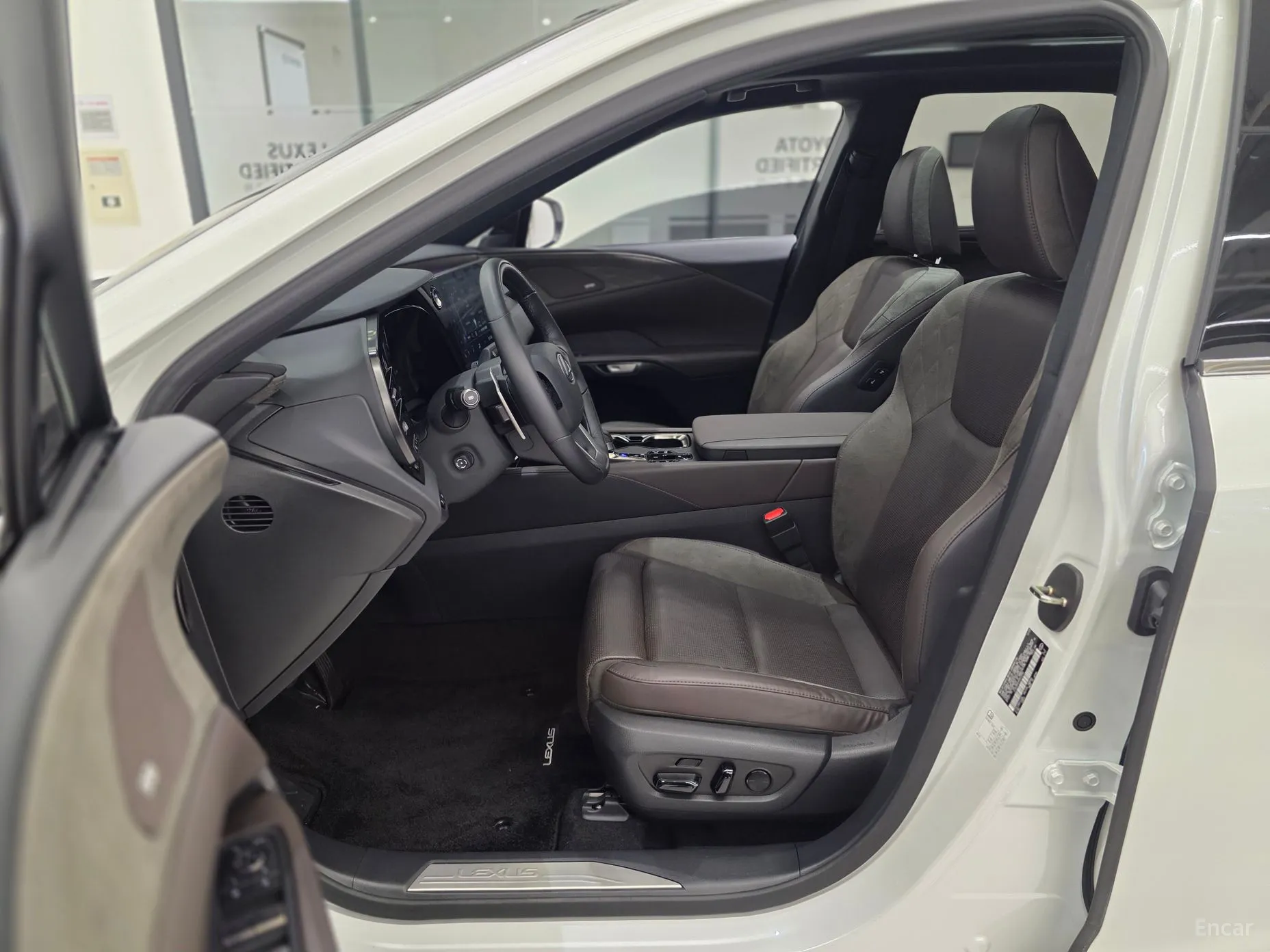 Lexus RX450h + 5th Gen превью 10