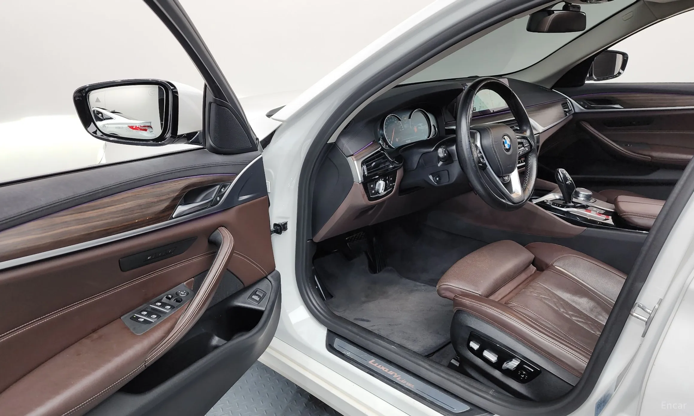 BMW 5 Series (G30) превью 10