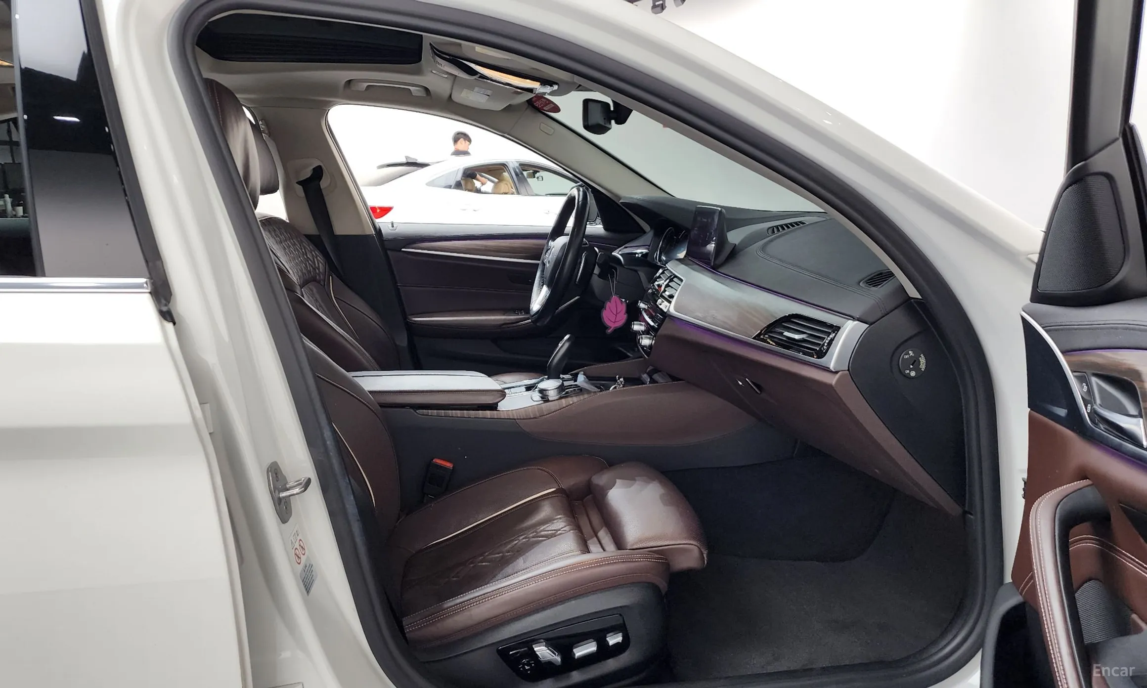 BMW 5 Series (G30) превью 11