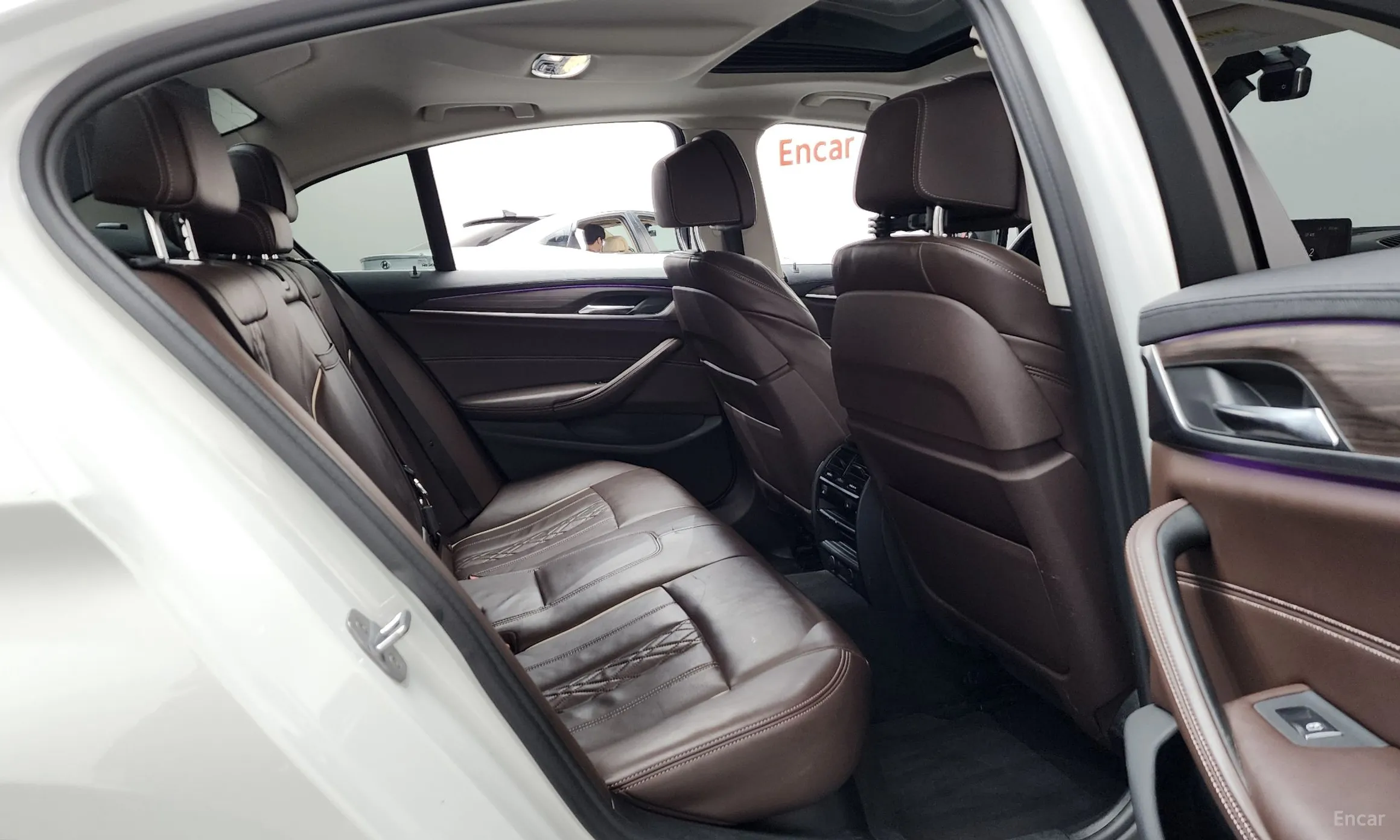BMW 5 Series (G30) превью 12