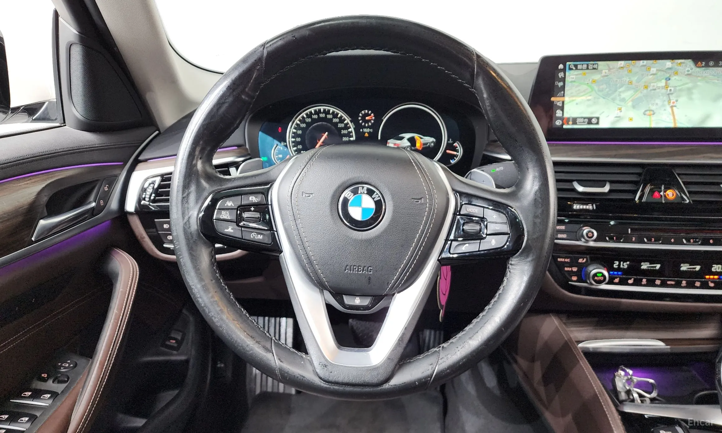 BMW 5 Series (G30) превью 13