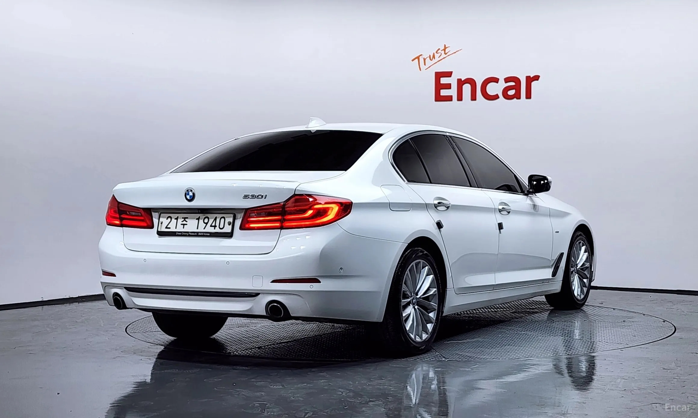 BMW 5 Series (G30) превью 2