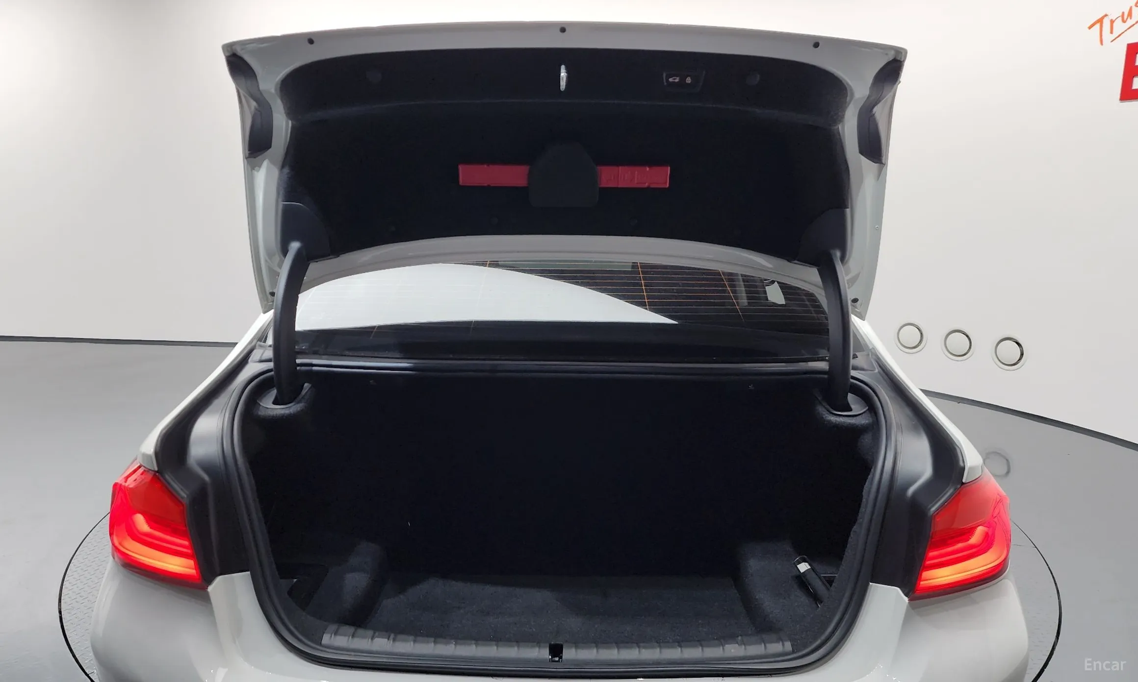 BMW 5 Series (G30) превью 20
