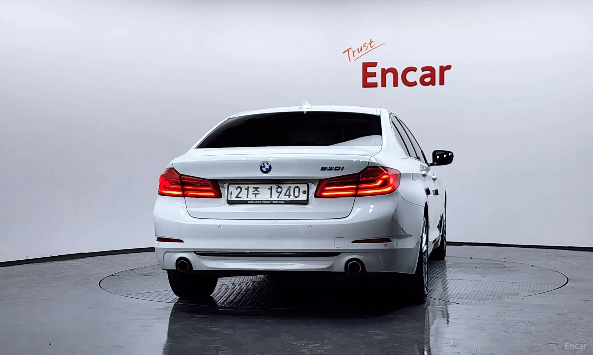 BMW 5 Series (G30) превью 4