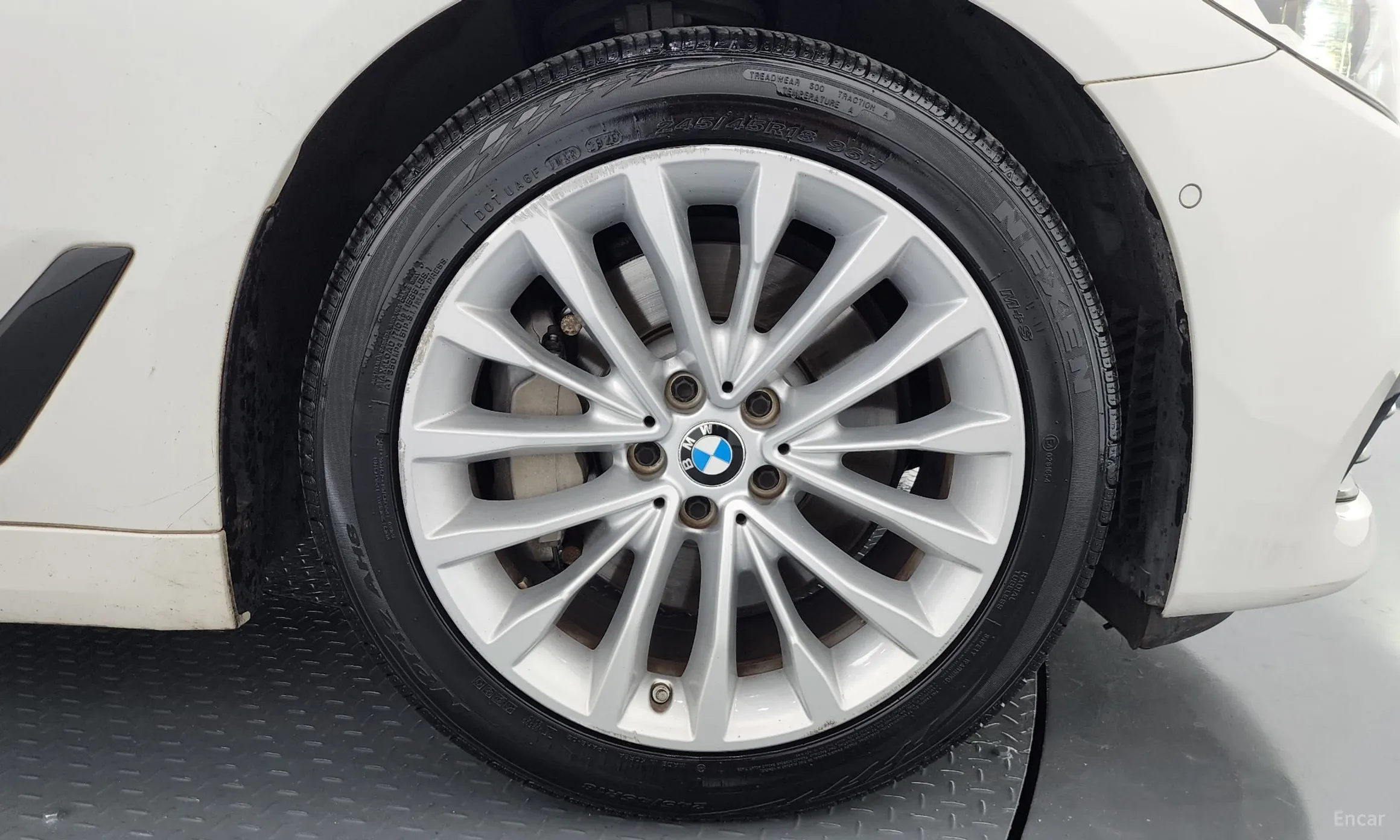 BMW 5 Series (G30) превью 5