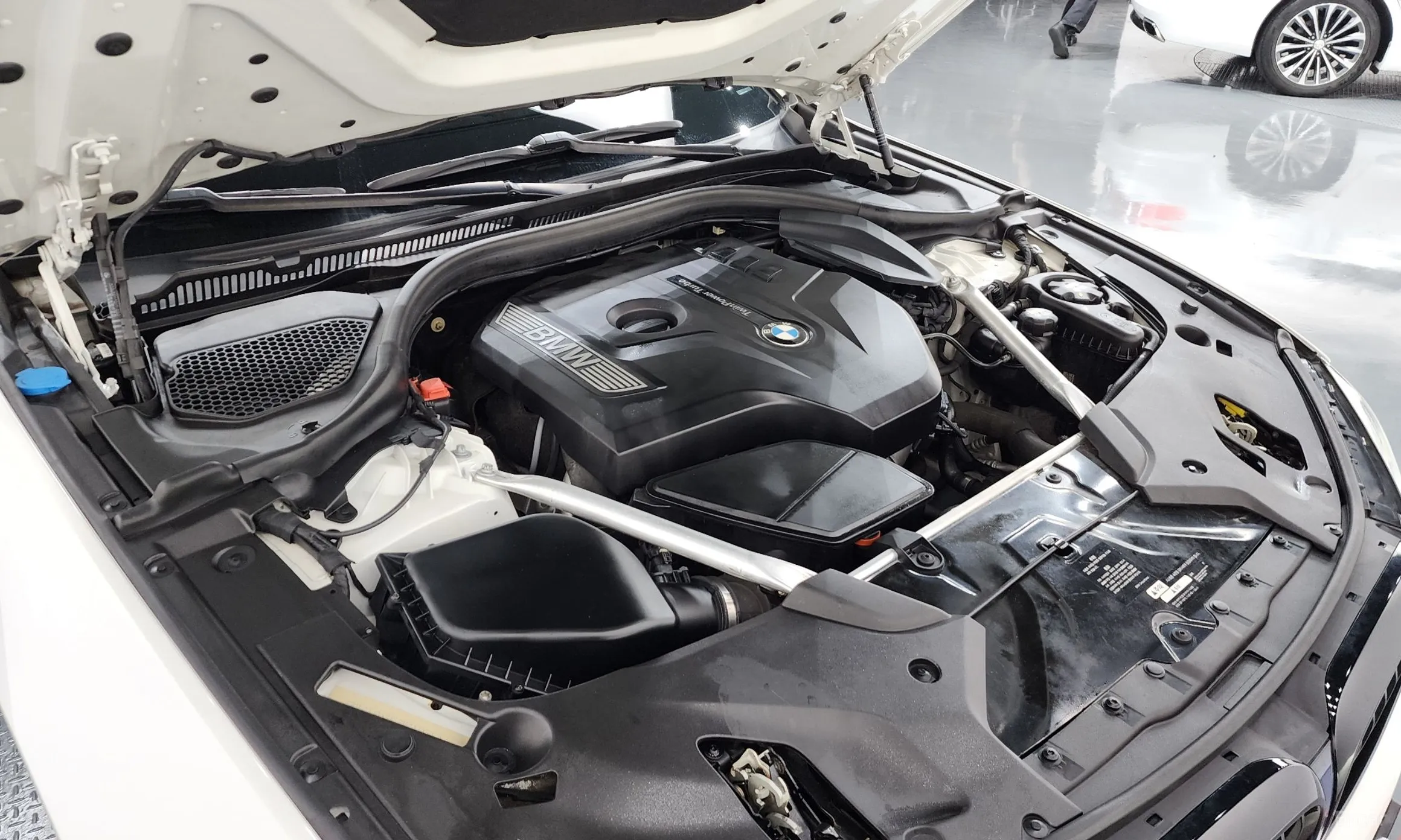 BMW 5 Series (G30) превью 6
