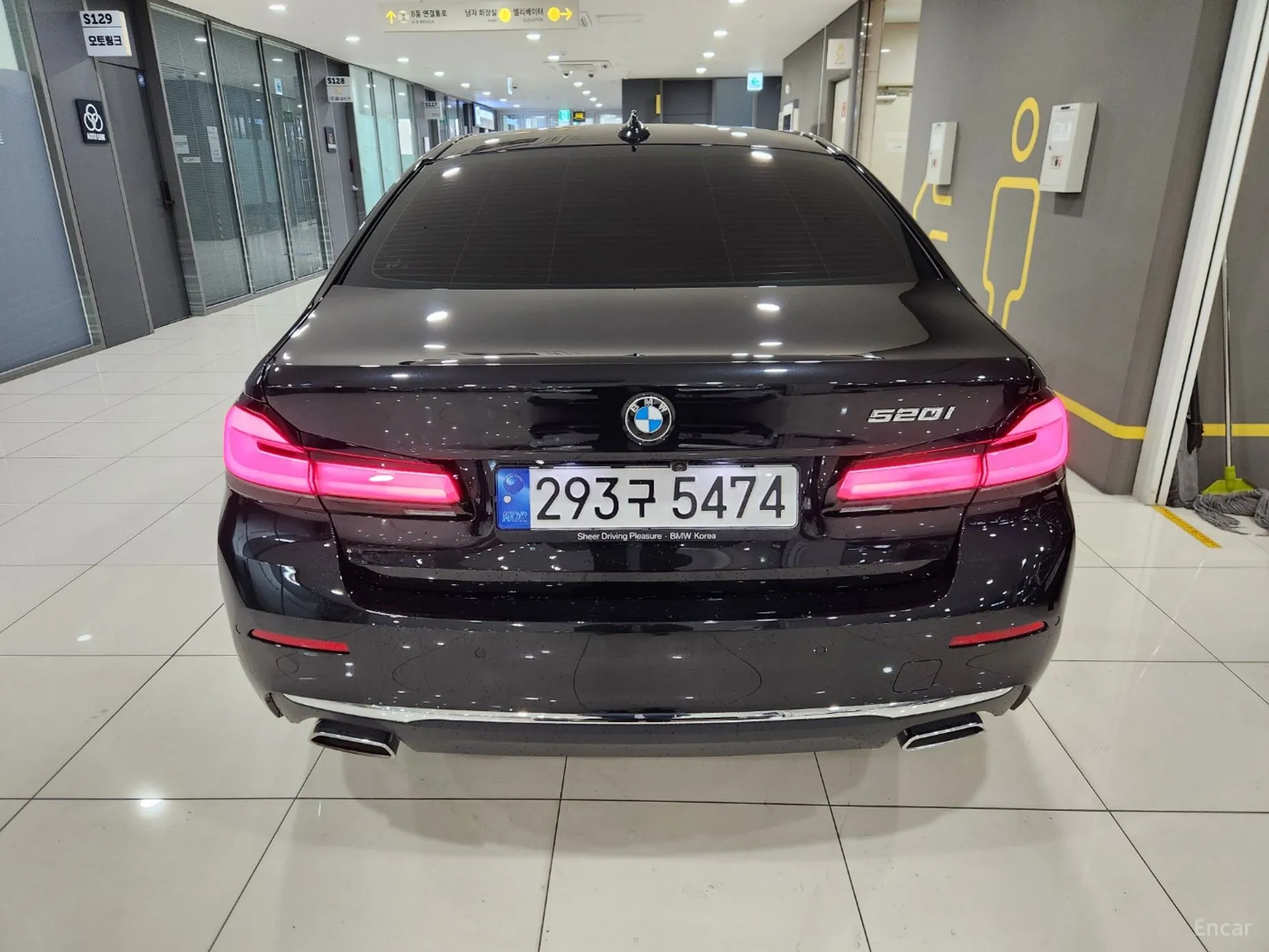 BMW 5 Series (G30) превью 4