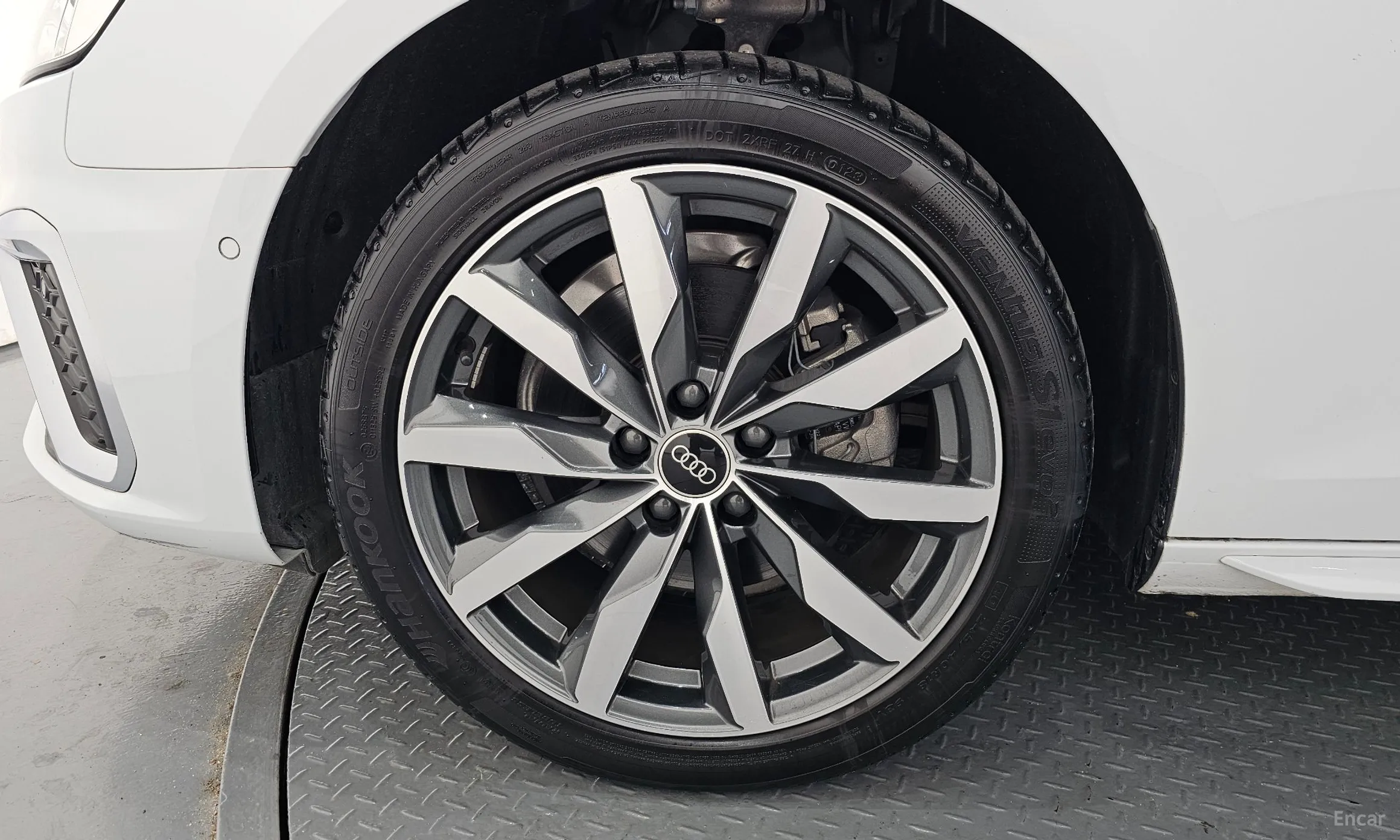 Audi A4 (B9) превью 5