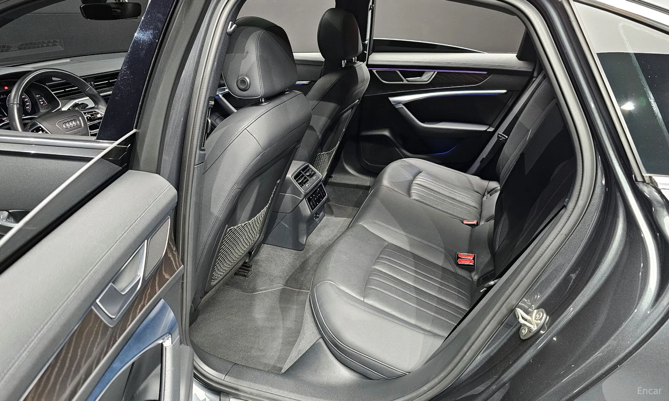 Audi A6 (C8) превью 12