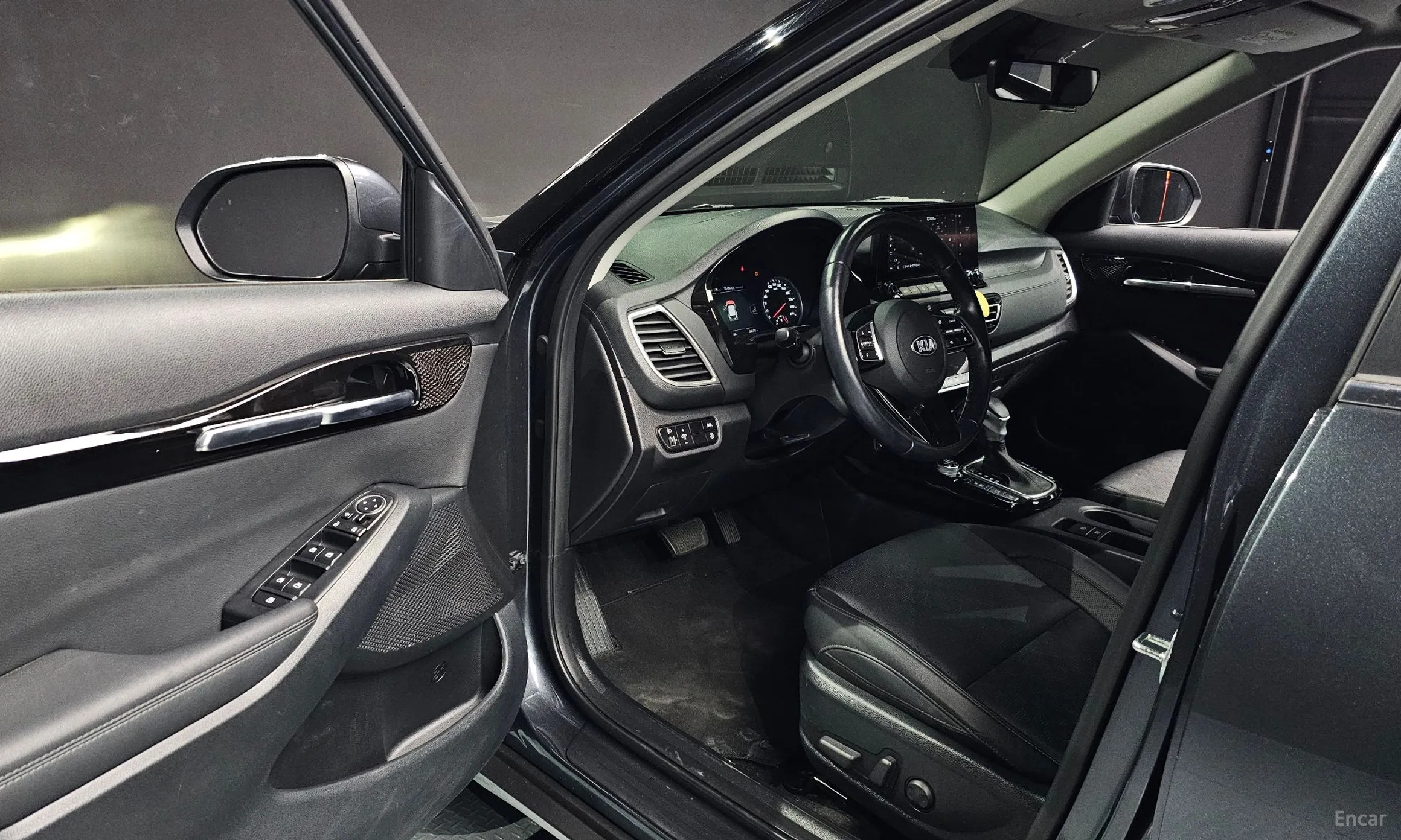 Kia Seltos превью 12