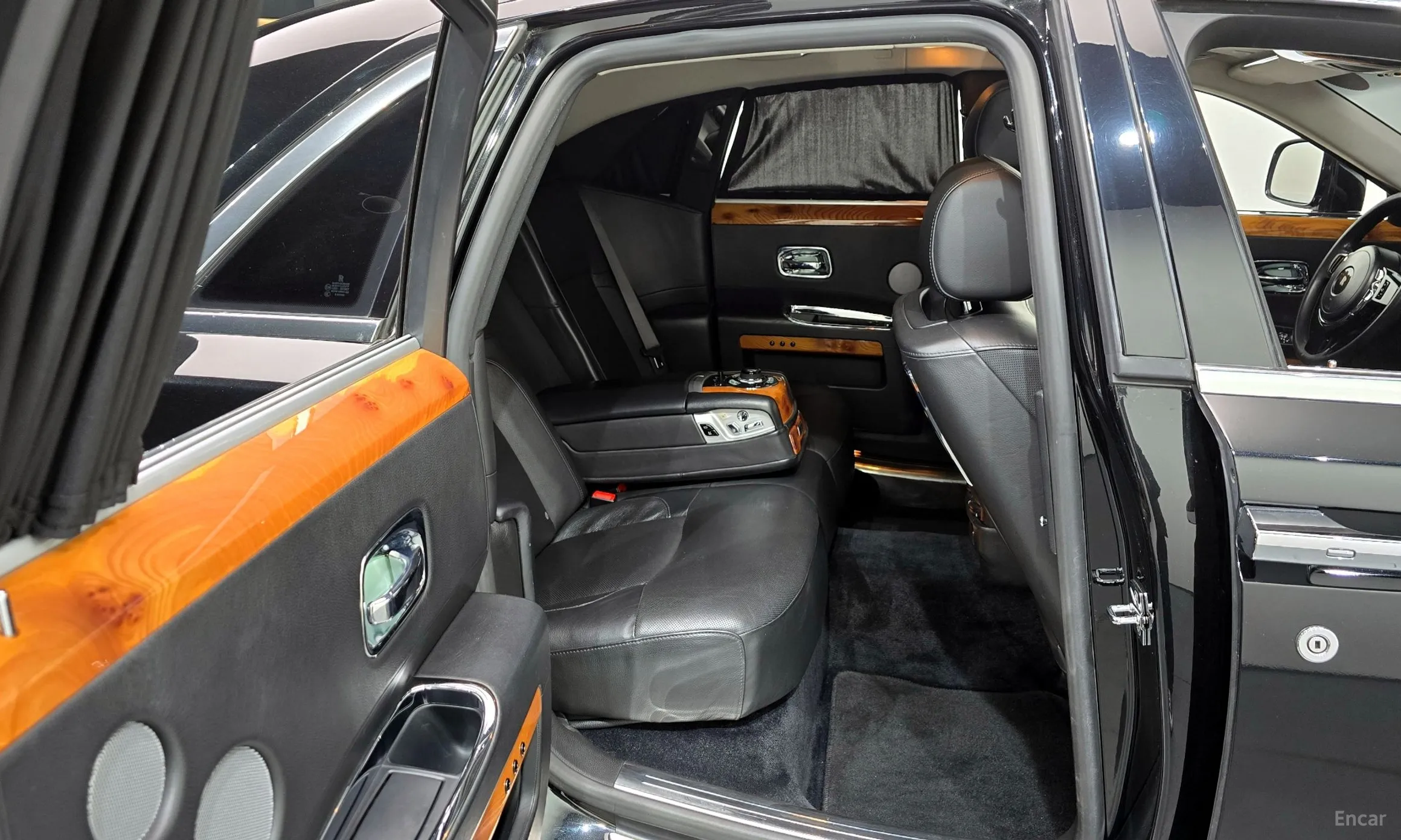 Rolls-Royce Ghost превью 12