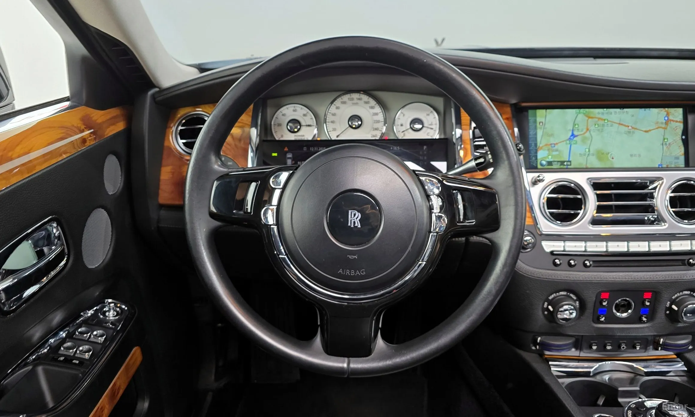 Rolls-Royce Ghost превью 13