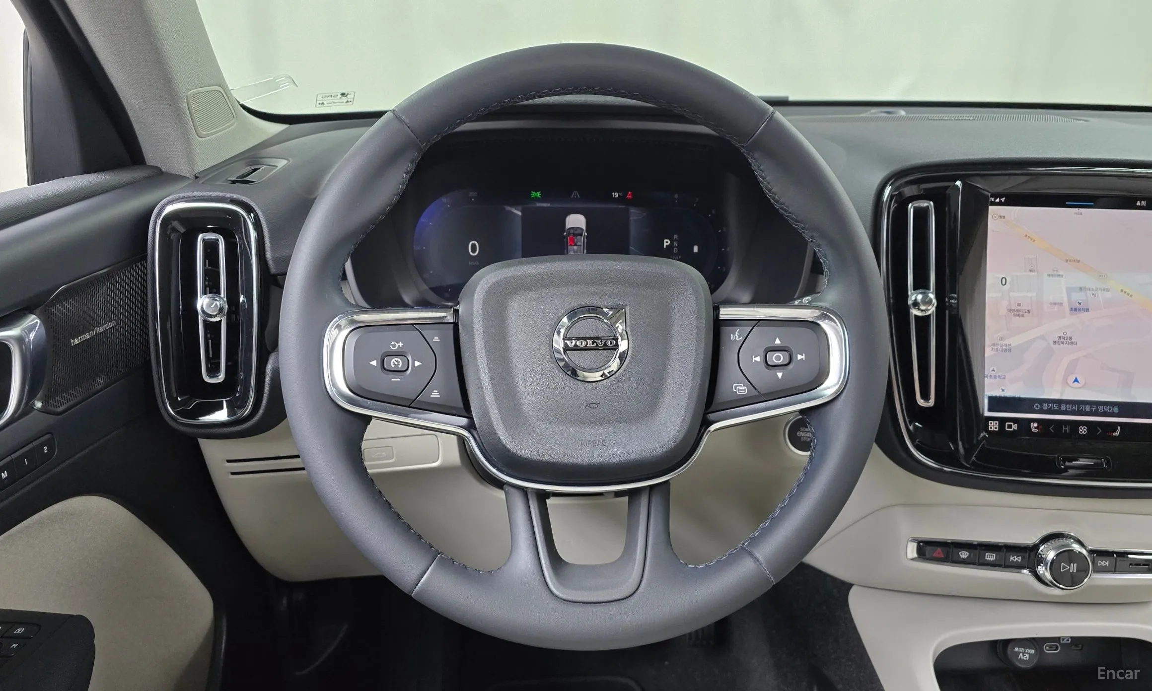 Volvo XC40 превью 13