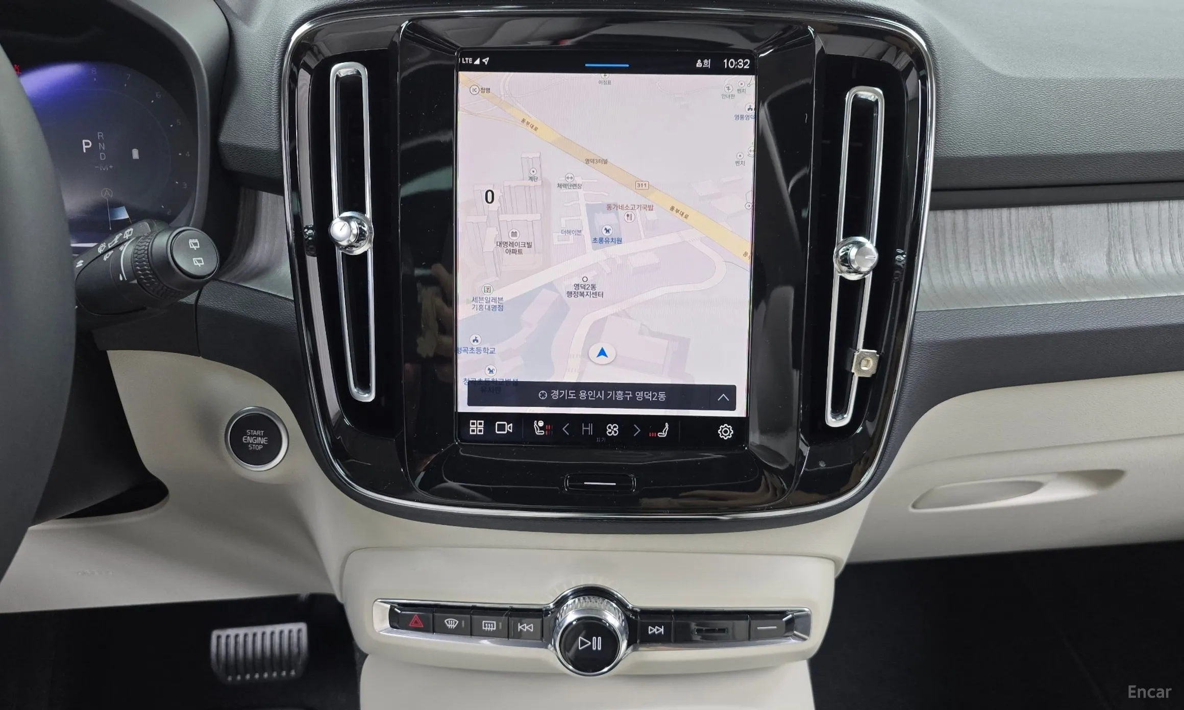 Volvo XC40 превью 14