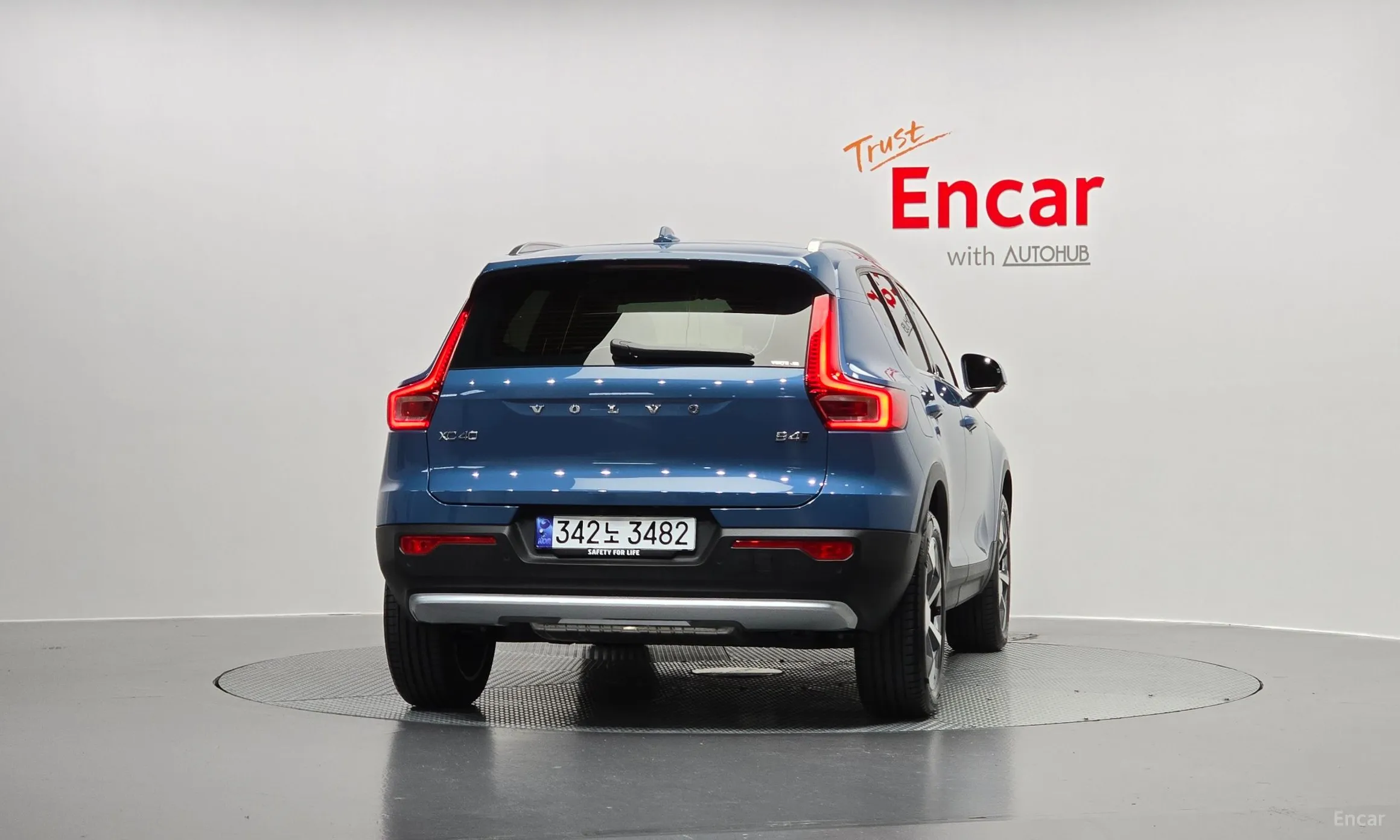 Volvo XC40 превью 4