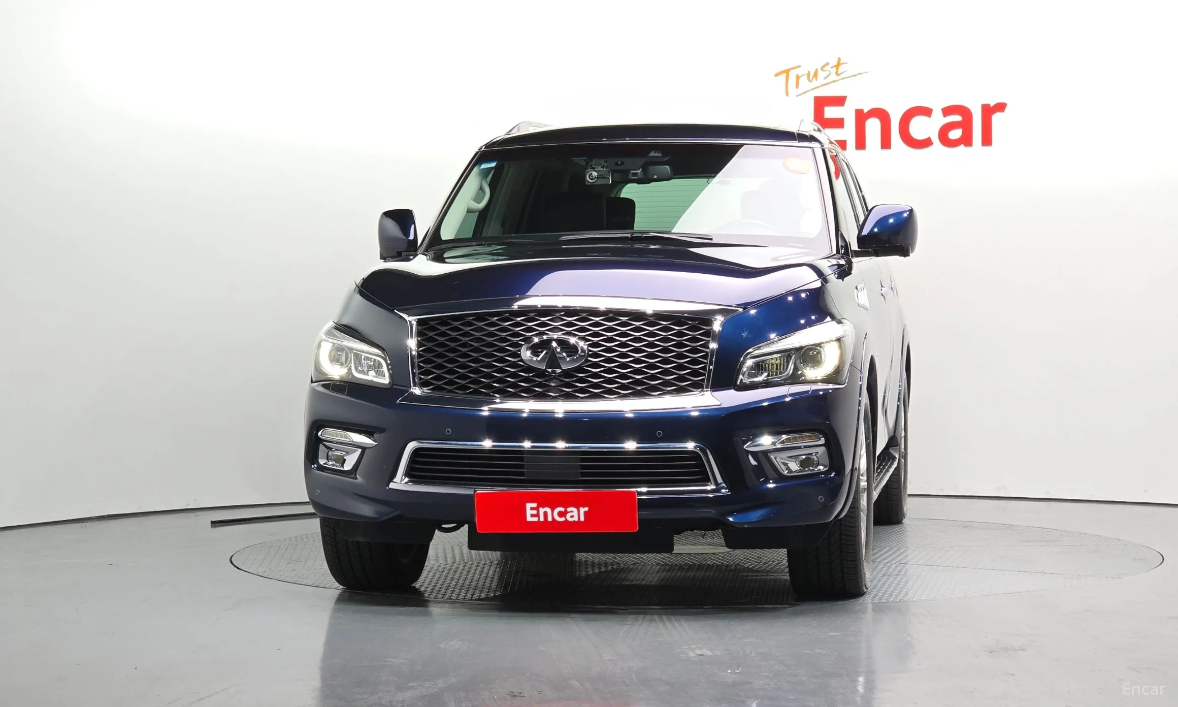 Infiniti QX80 превью 3
