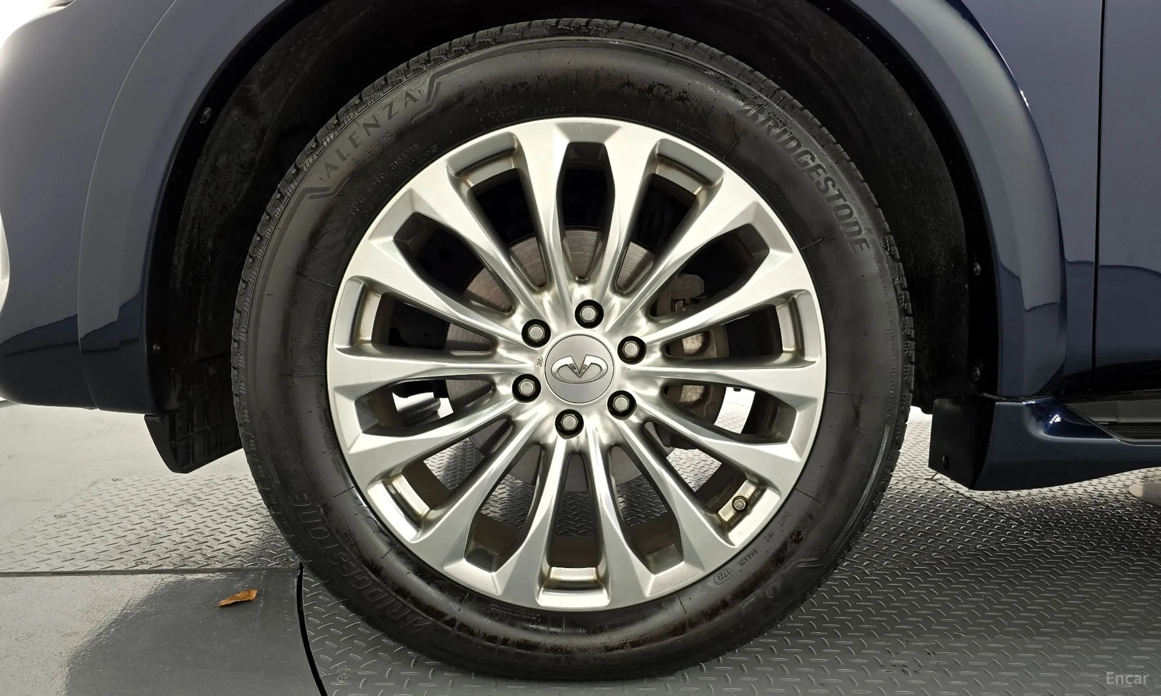 Infiniti QX80 превью 5