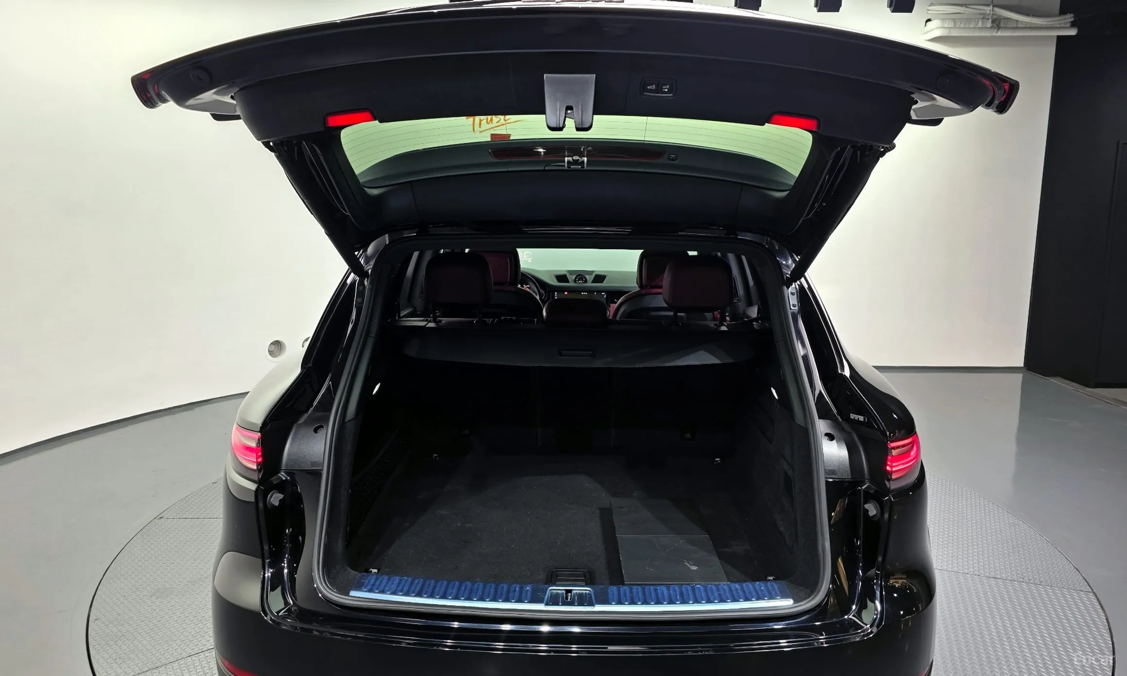 Porsche Cayenne (PO536) превью 20