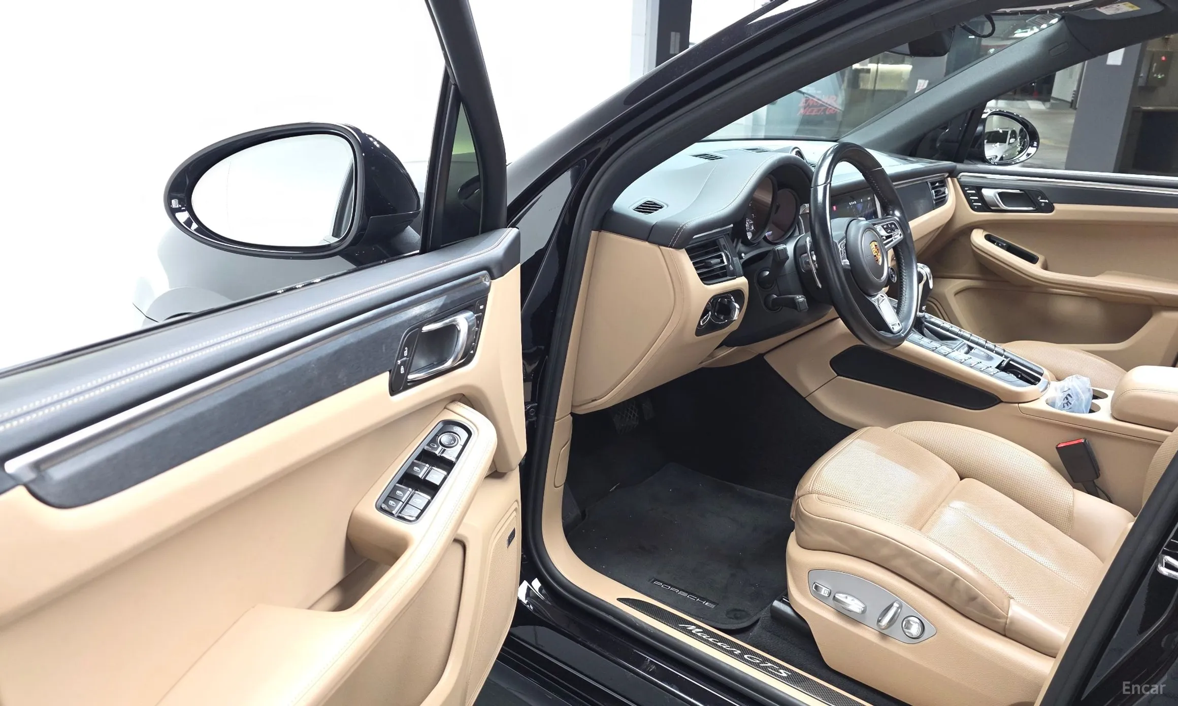 Porsche Macan превью 12