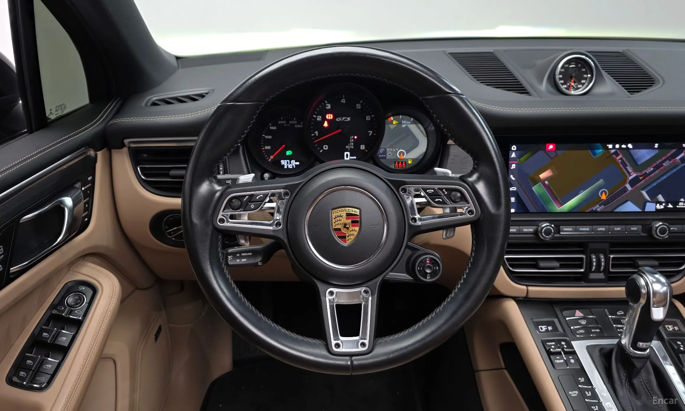Porsche Macan превью 13