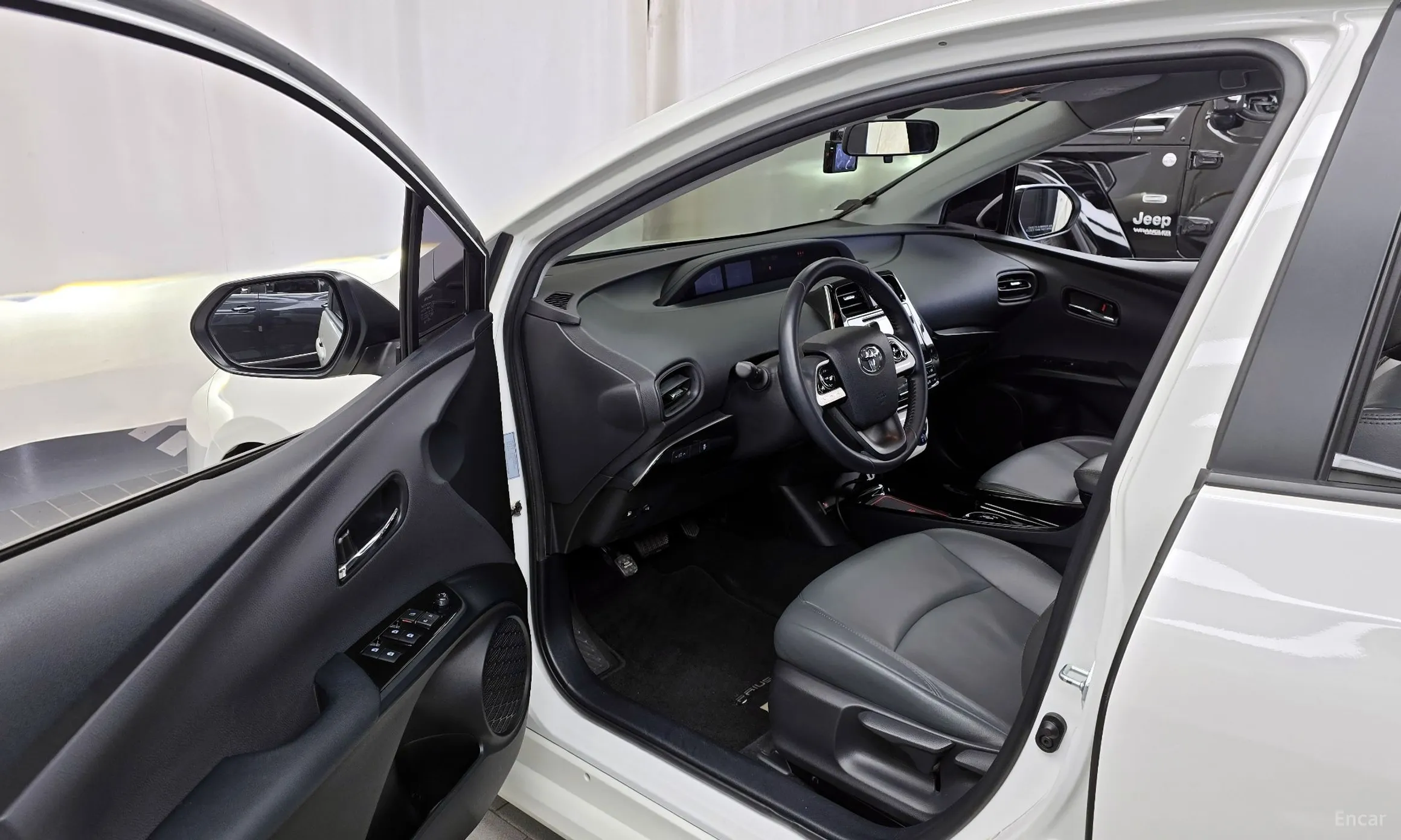 Toyota Prius 4th Generation превью 10