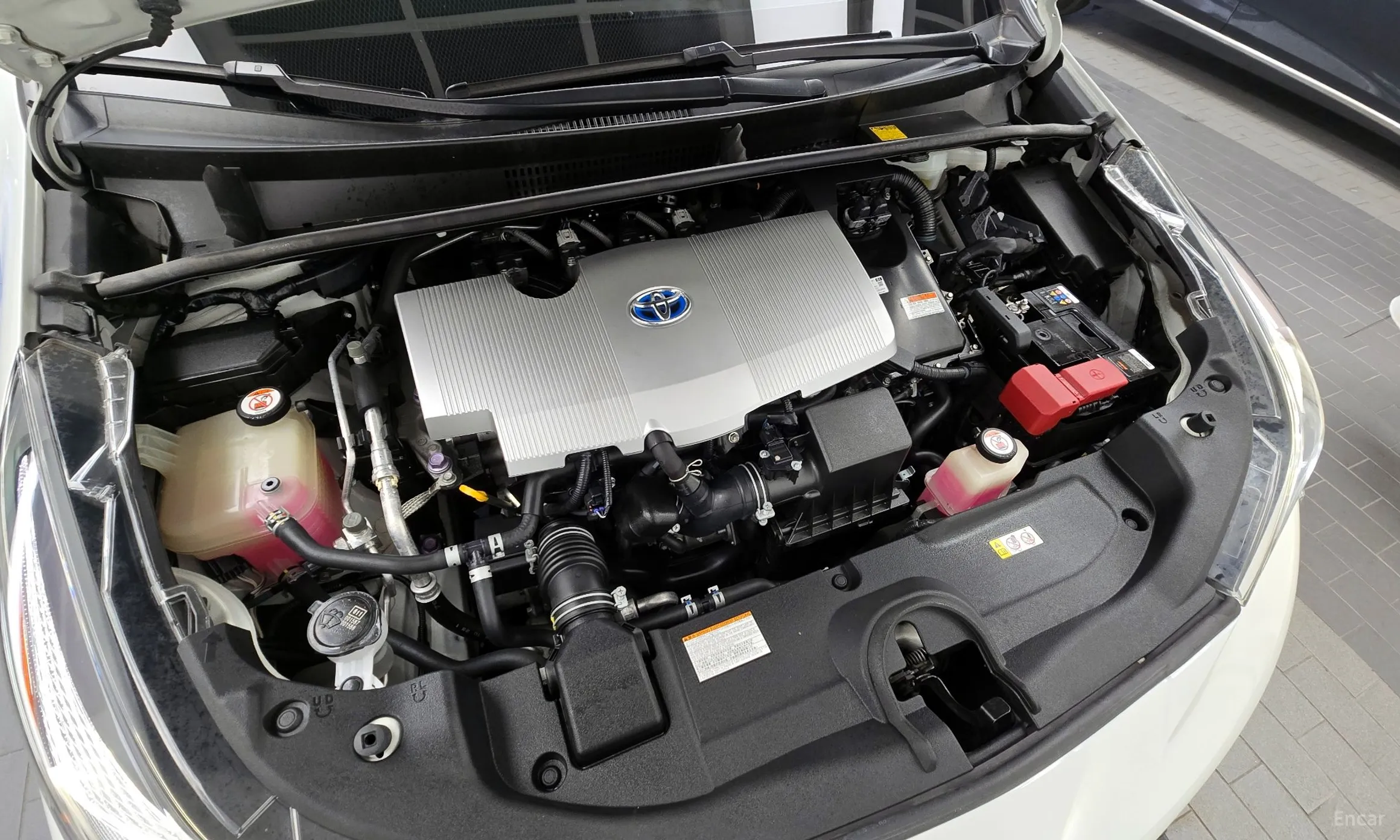 Toyota Prius 4th Generation превью 6