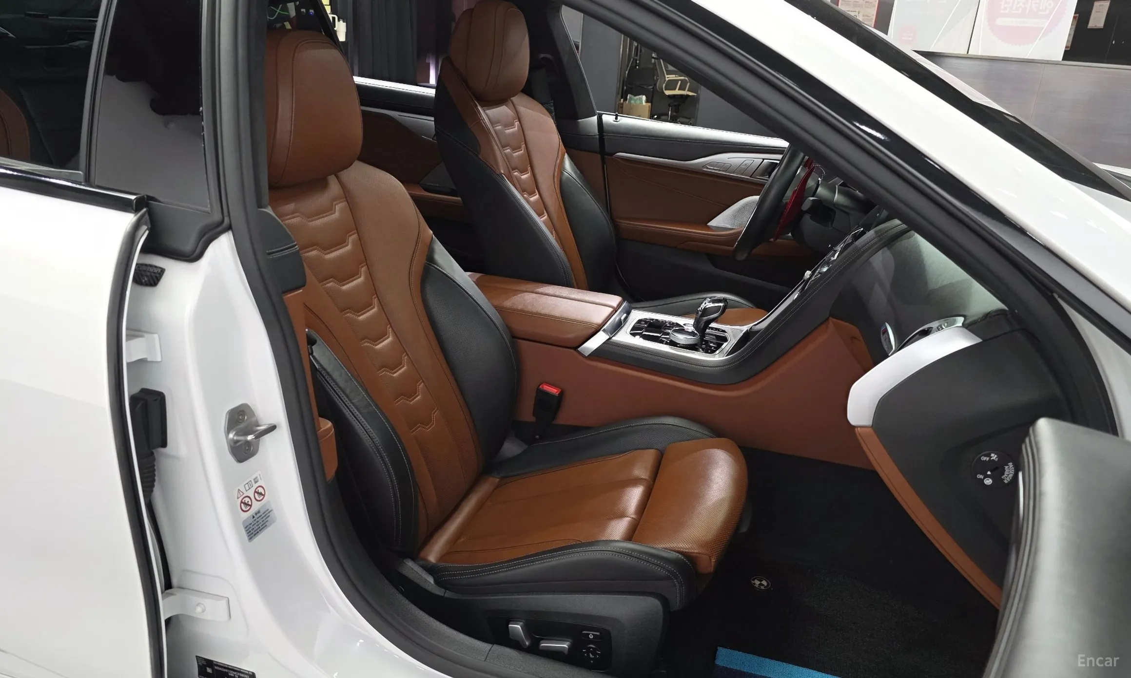 BMW 8-series (G15) превью 10