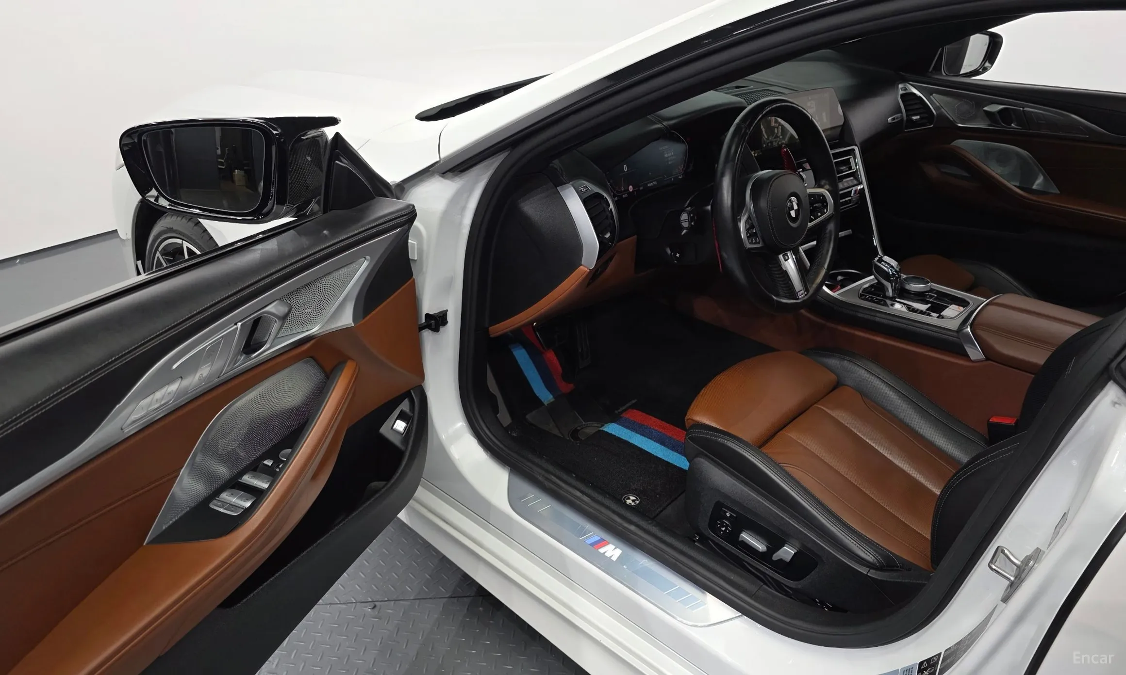 BMW 8-series (G15) превью 11