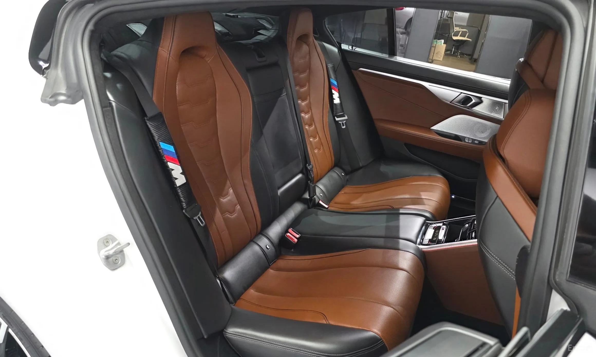 BMW 8-series (G15) превью 12