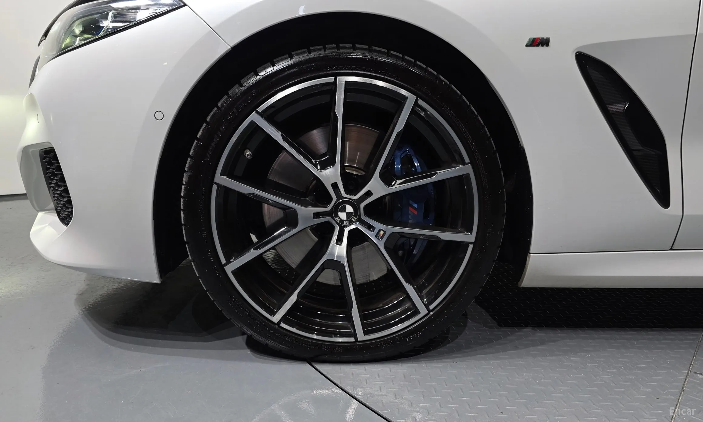 BMW 8-series (G15) превью 5