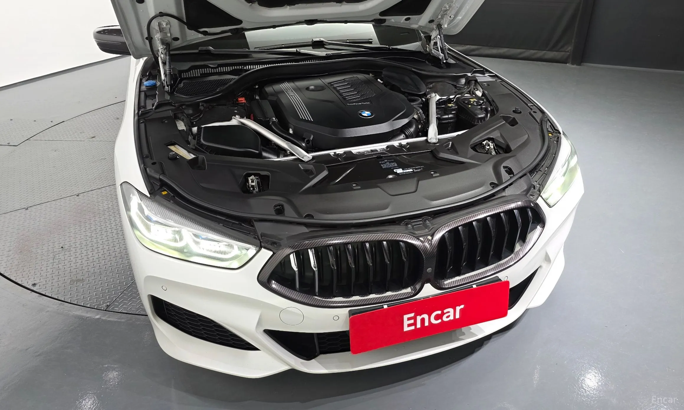 BMW 8-series (G15) превью 6