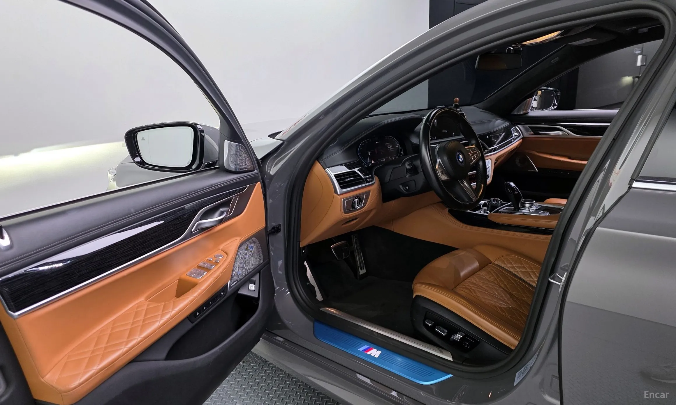BMW 7 Series (G11) превью 10
