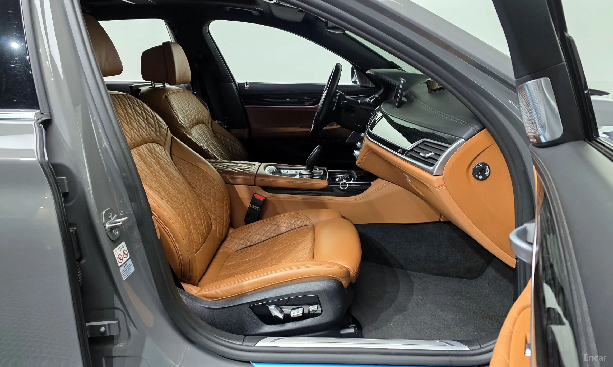 BMW 7 Series (G11) превью 11
