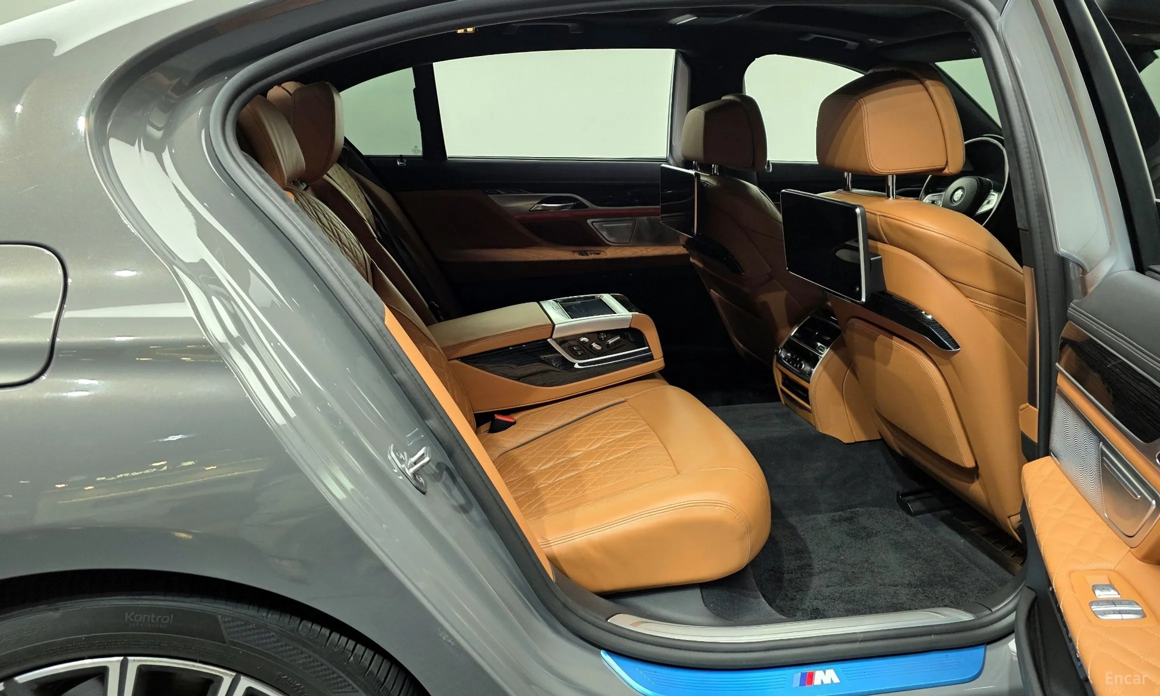 BMW 7 Series (G11) превью 12