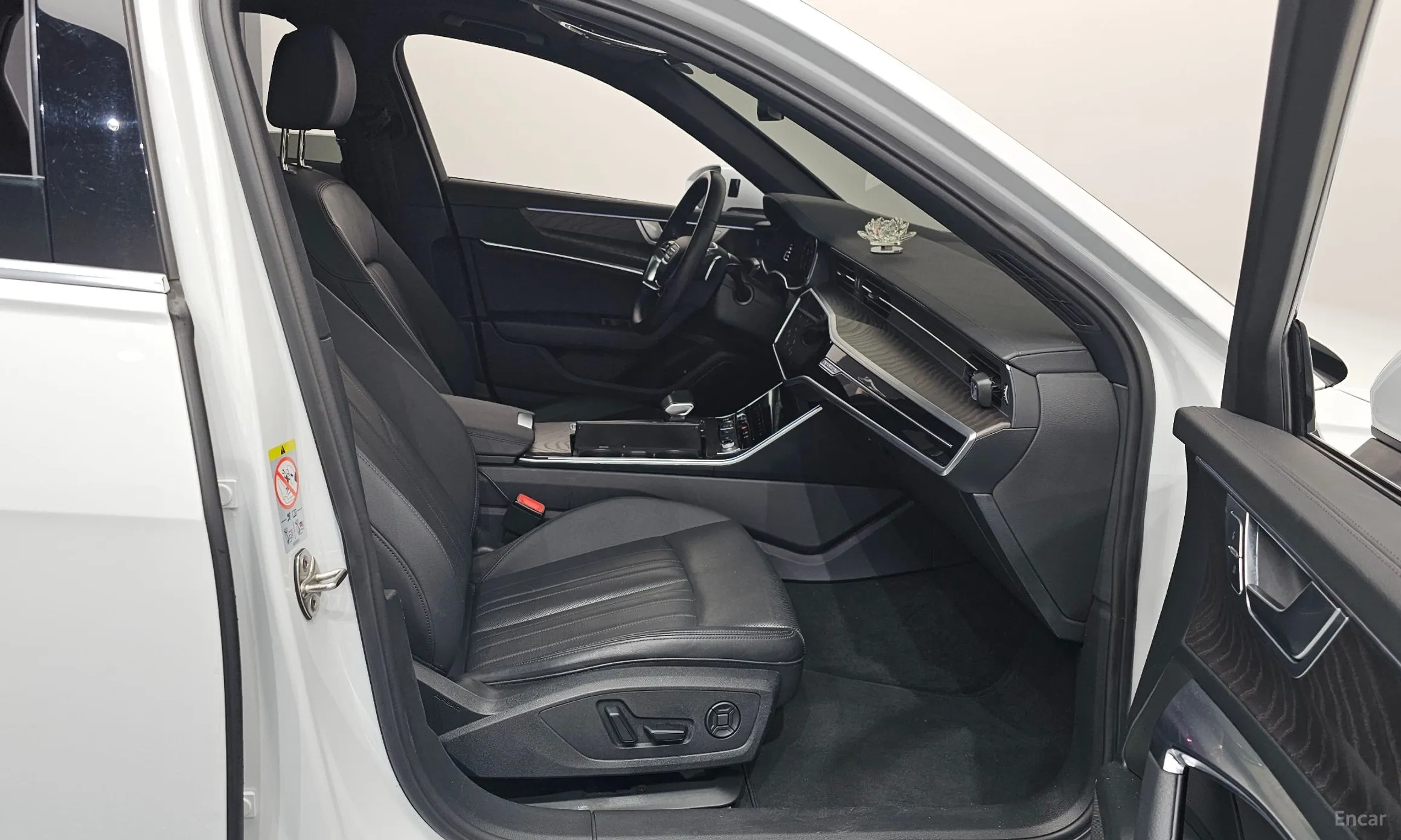 Audi A6 (C8) превью 11