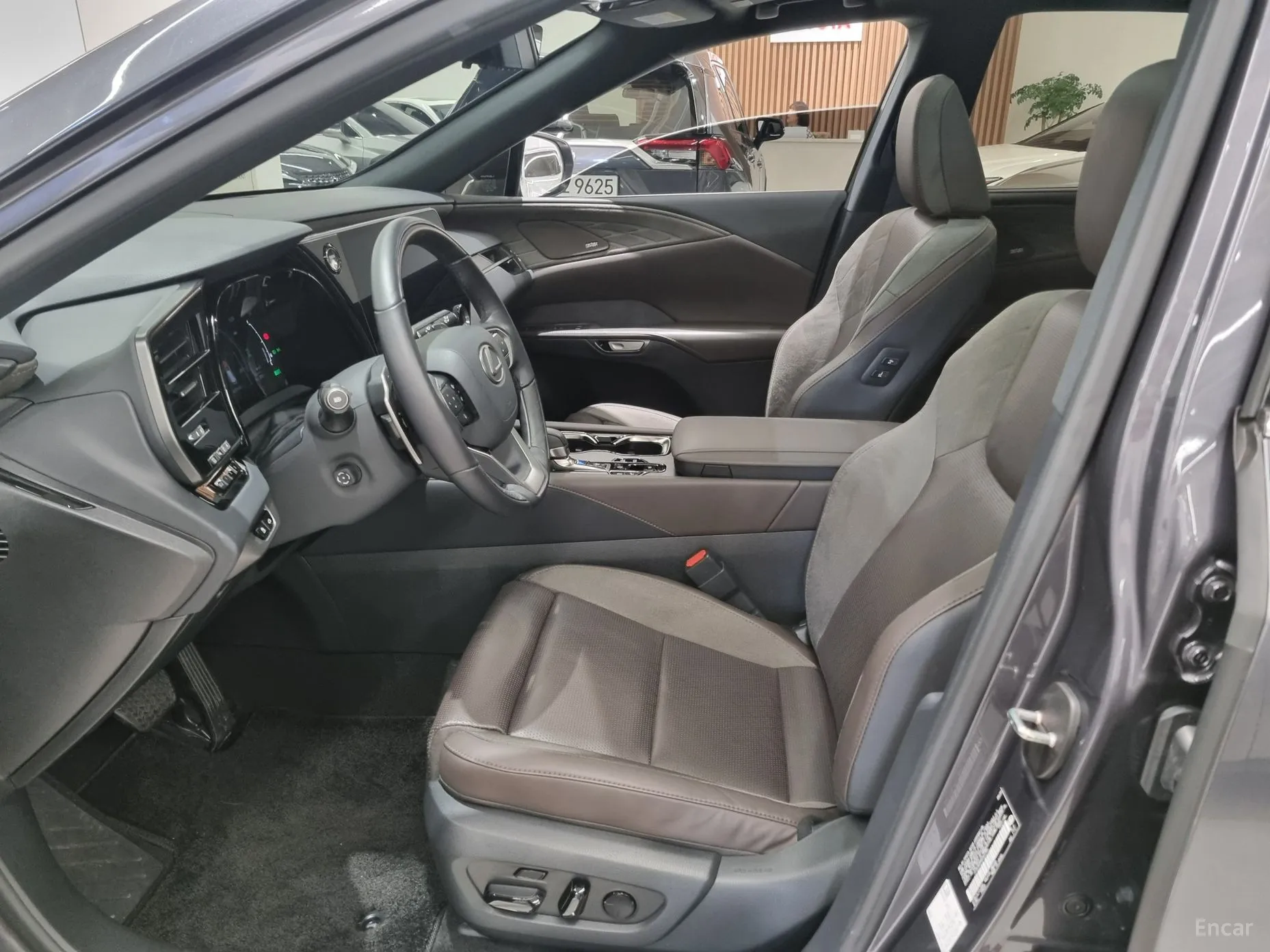 Lexus RX450h + 5th Gen превью 10