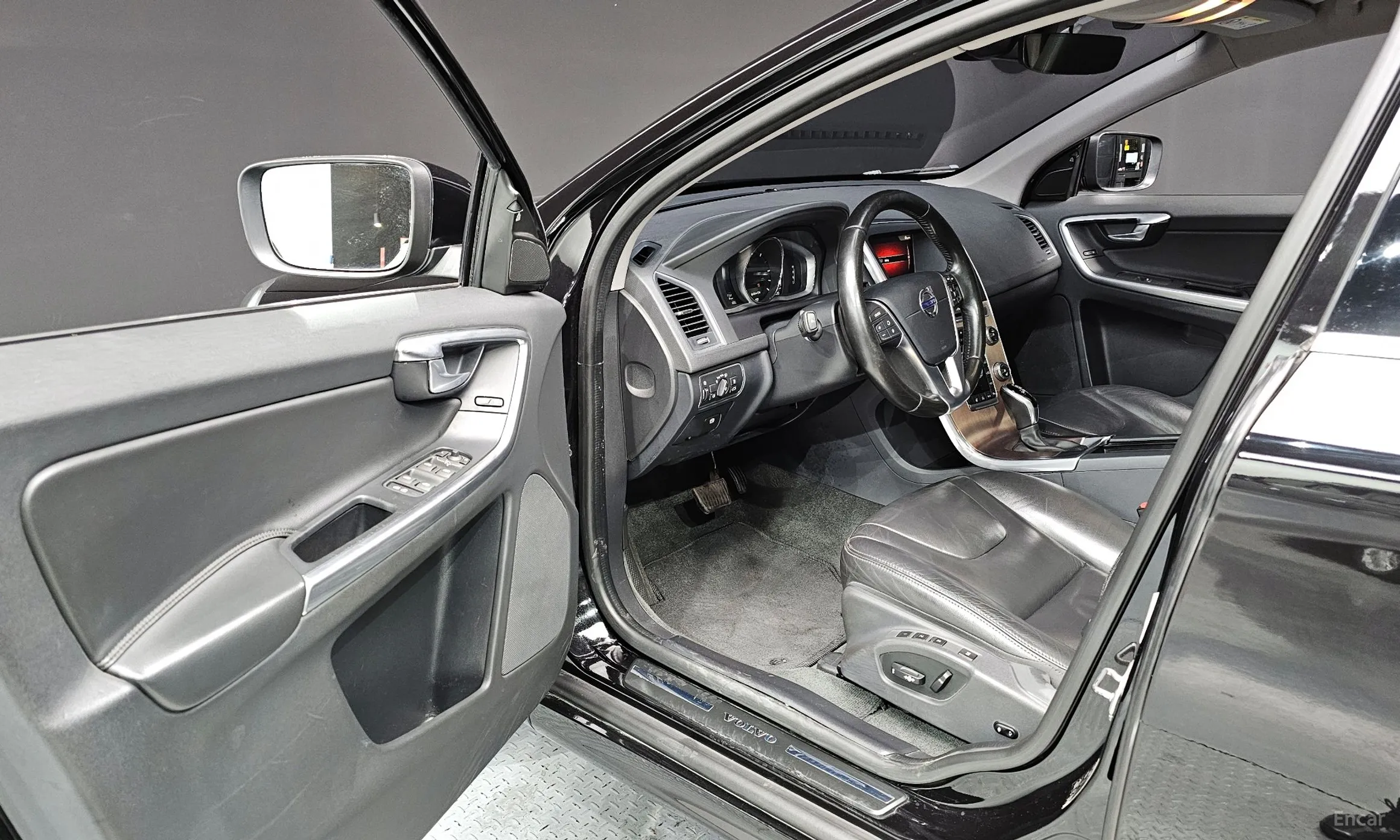 Volvo XC60 превью 10